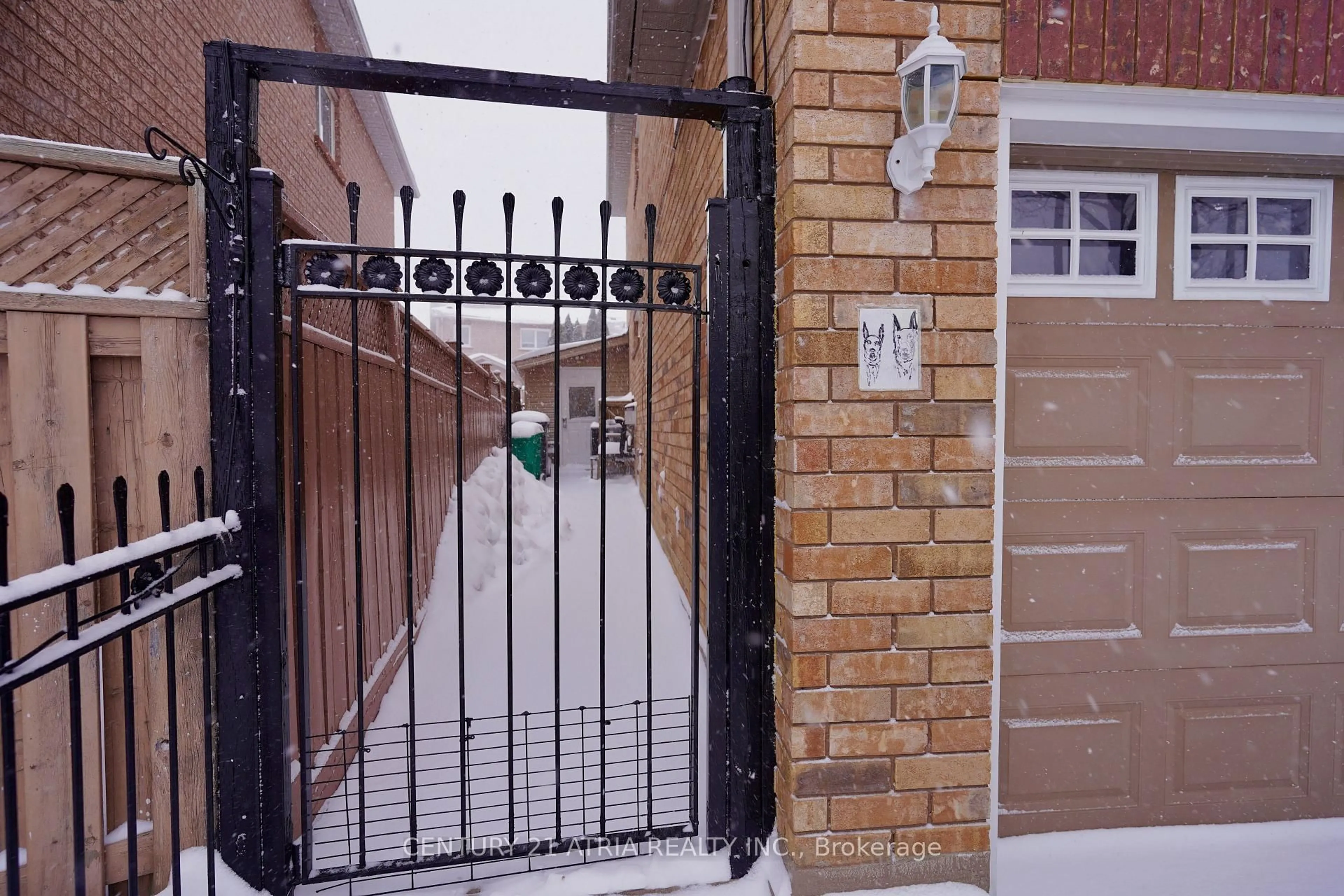 Unknown for 5599 Brenchley Ave, Mississauga Ontario L5V 2H3