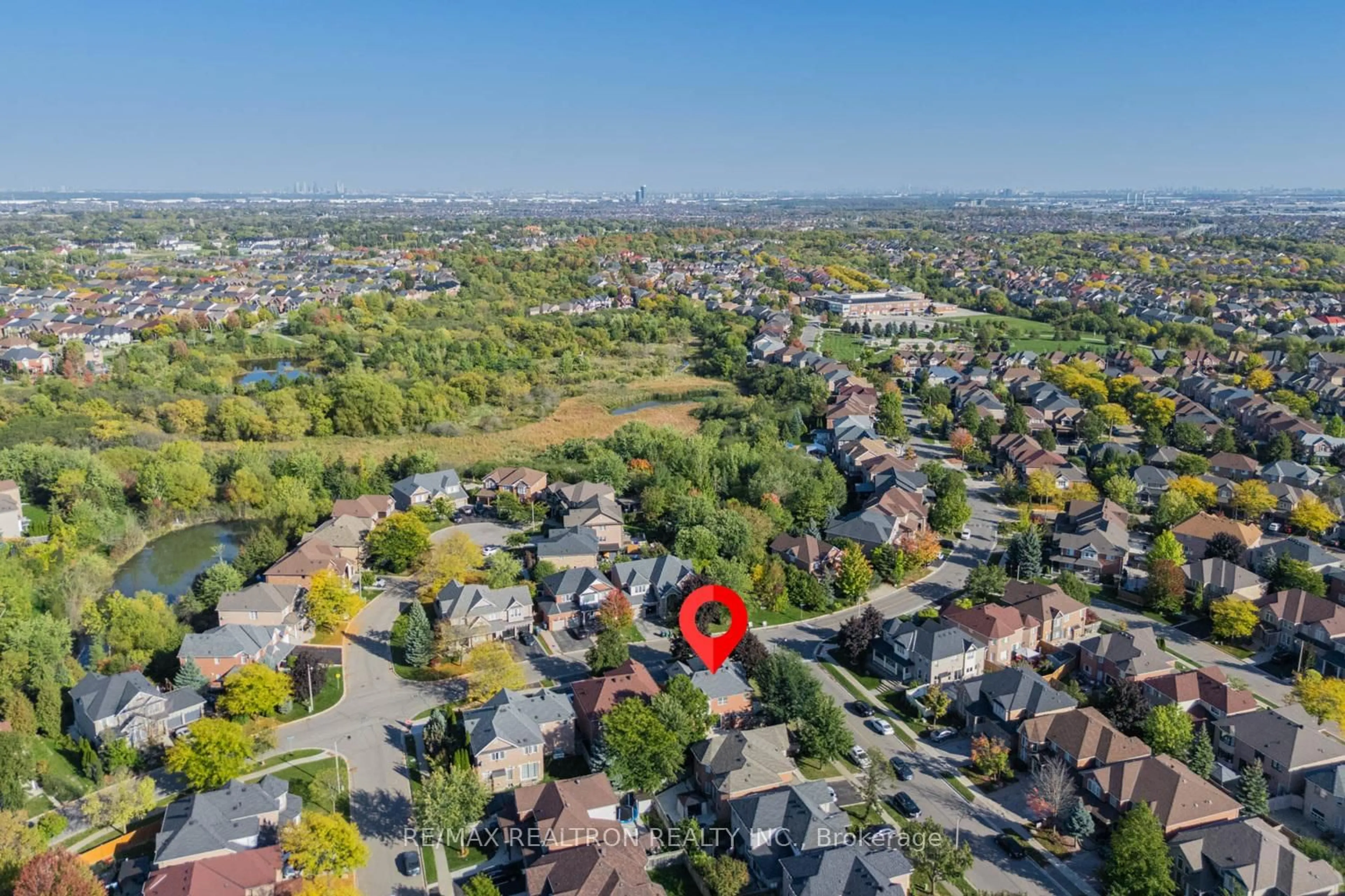 A pic from outside/outdoor area/front of a property/back of a property/a pic from drone, street for 52 Brock Dr, Brampton Ontario L6P 1A2