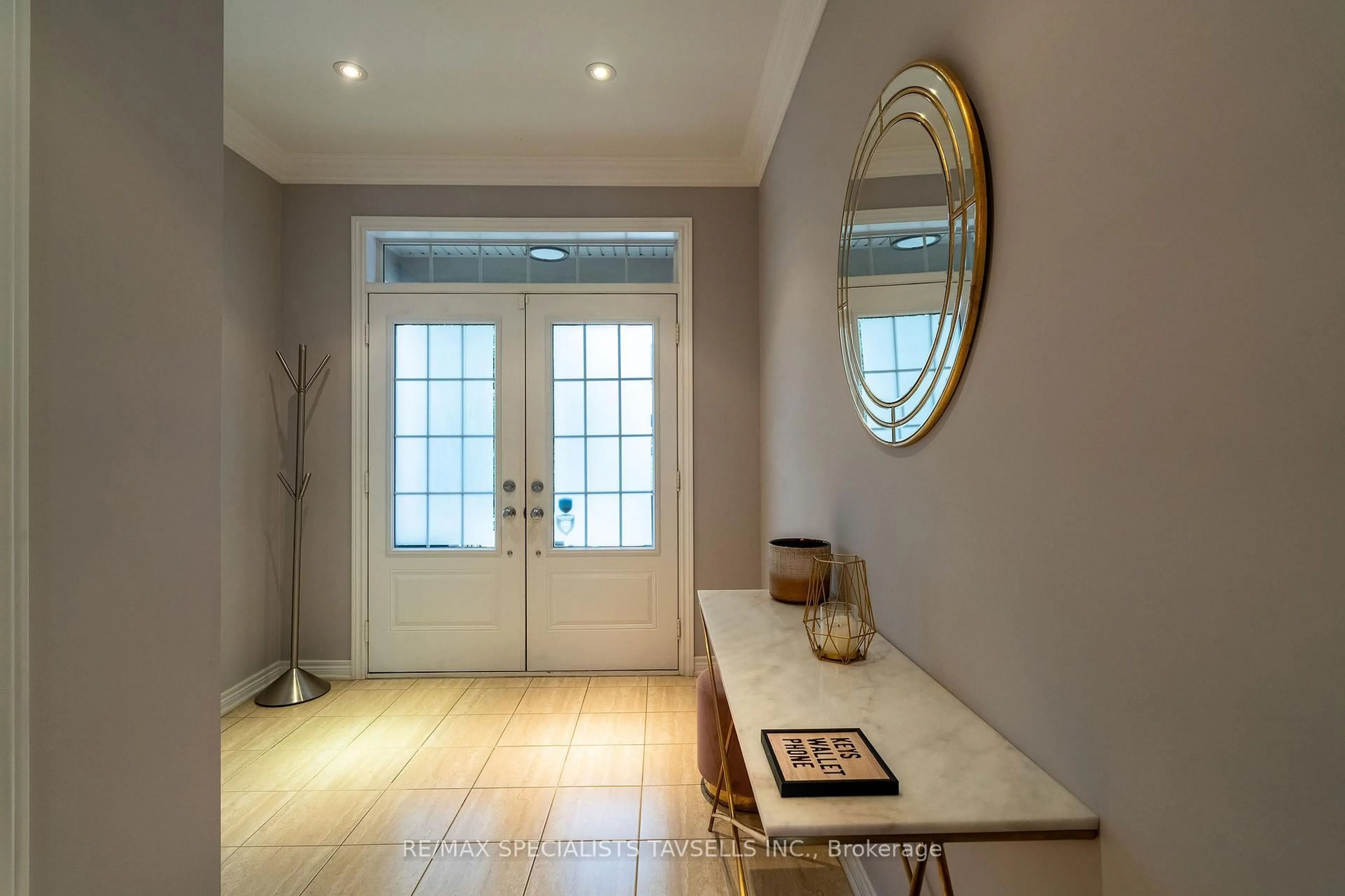 Indoor entryway for 7 Snellview Blvd, Caledon Ontario L7C 3T4