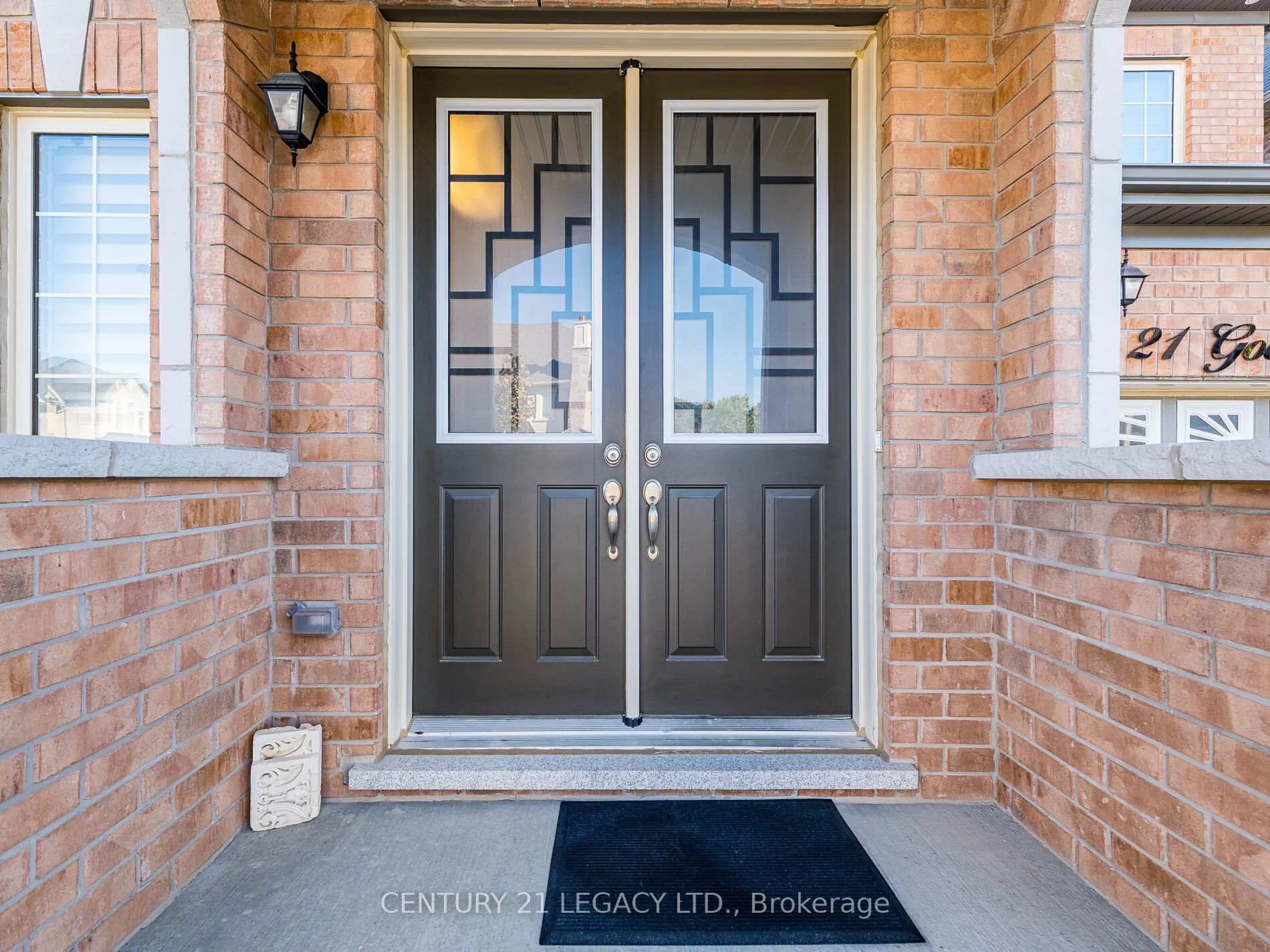 Indoor entryway for 21 Goodview Dr, Brampton Ontario L6R 4C3