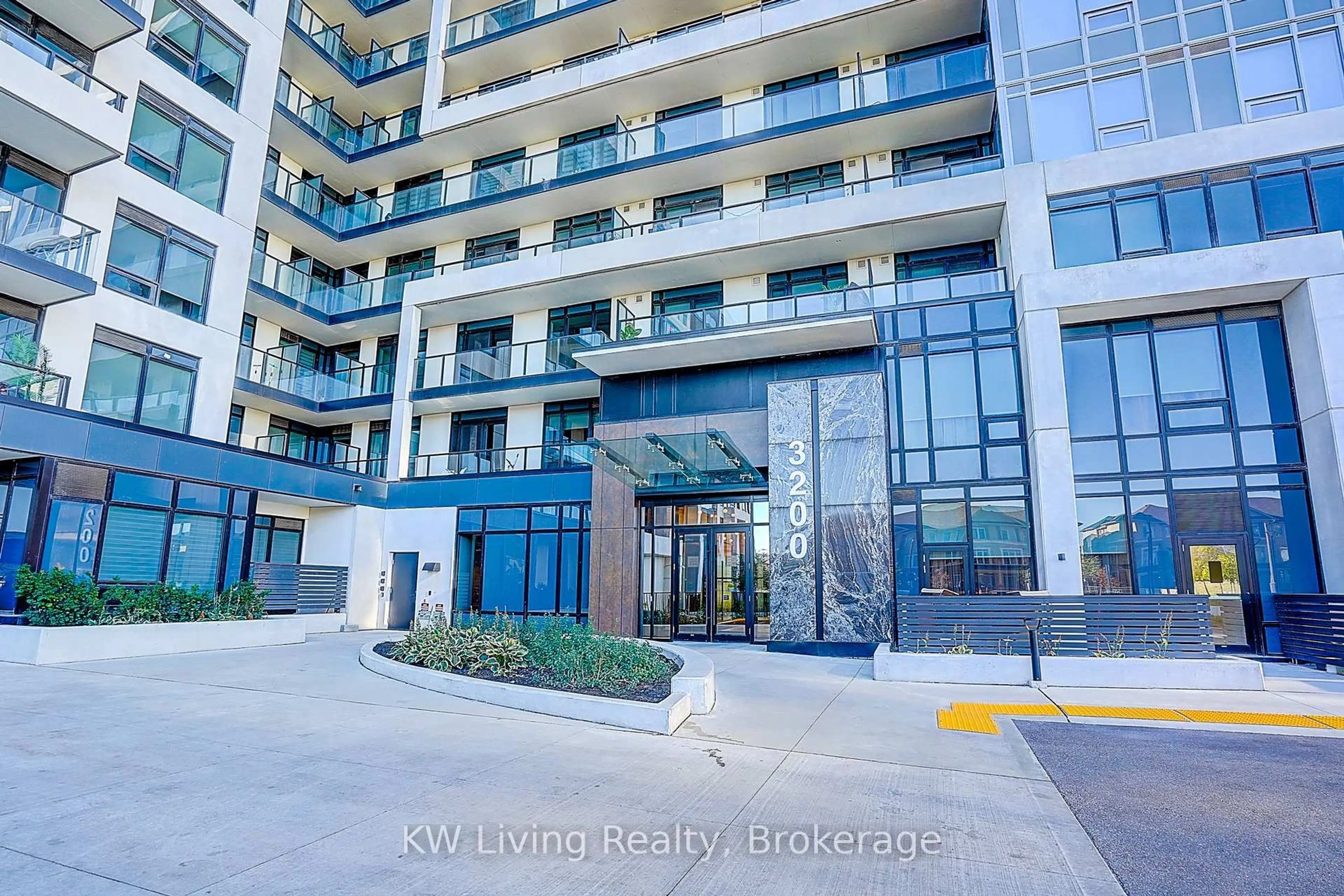 Indoor foyer for 3200 William Coltson Ave #724, Oakville Ontario L6H 7X9