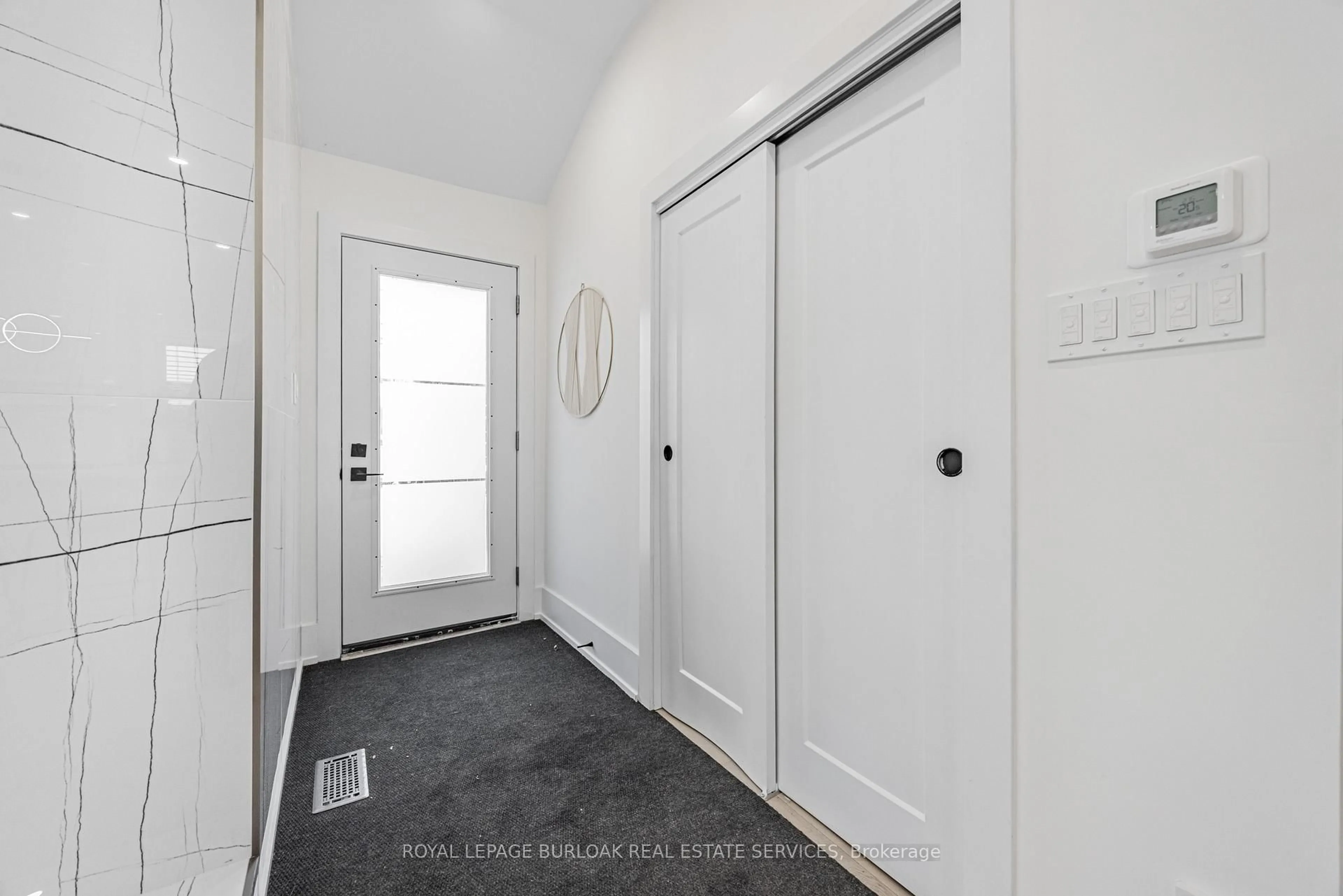 Indoor entryway for 248 Wales Cres, Oakville Ontario L6L 3X7