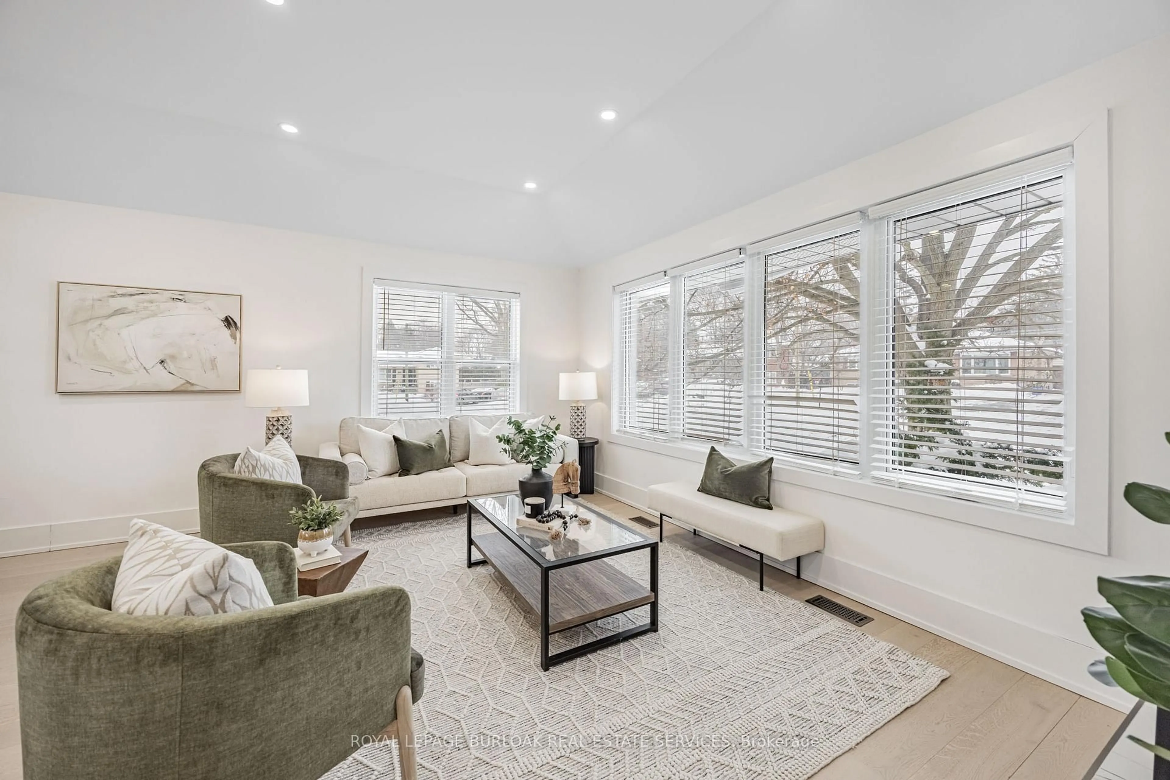 Living room with furniture, unknown for 248 Wales Cres, Oakville Ontario L6L 3X7