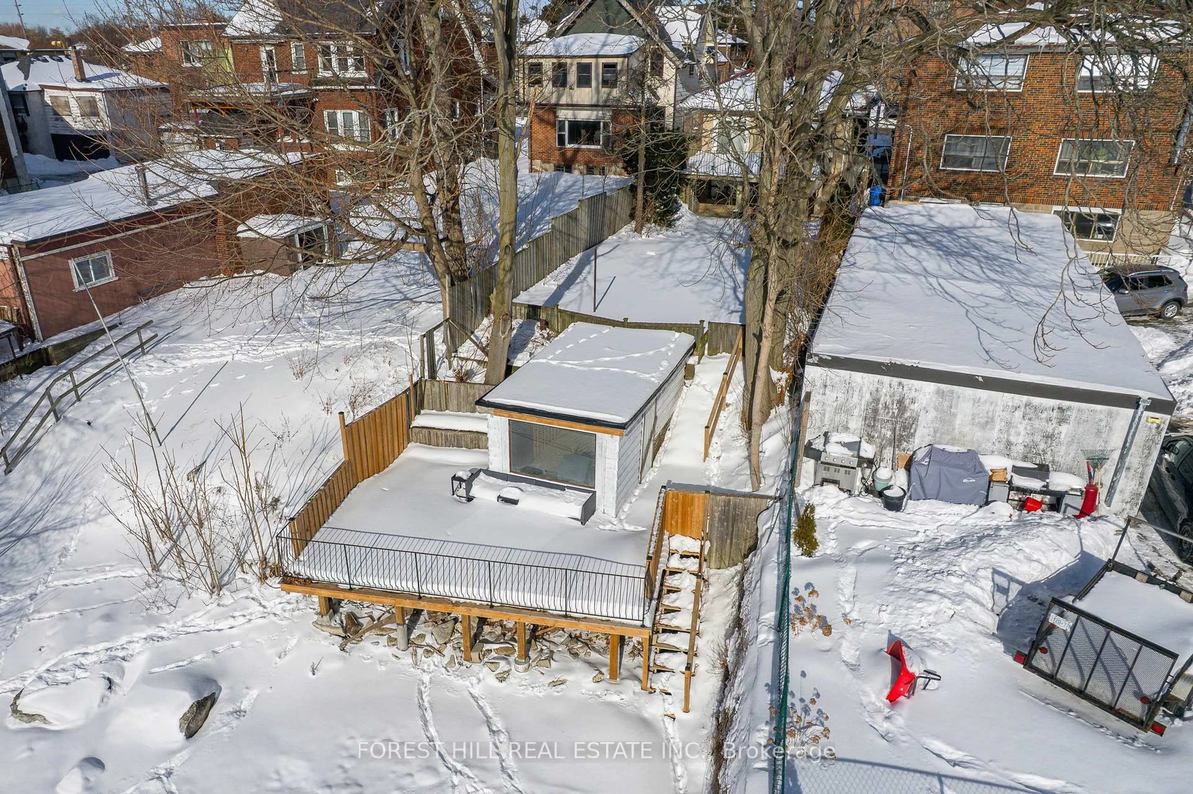 A pic from outside/outdoor area/front of a property/back of a property/a pic from drone, street for 2703 Lake Shore Blvd, Toronto Ontario M8V 1G6