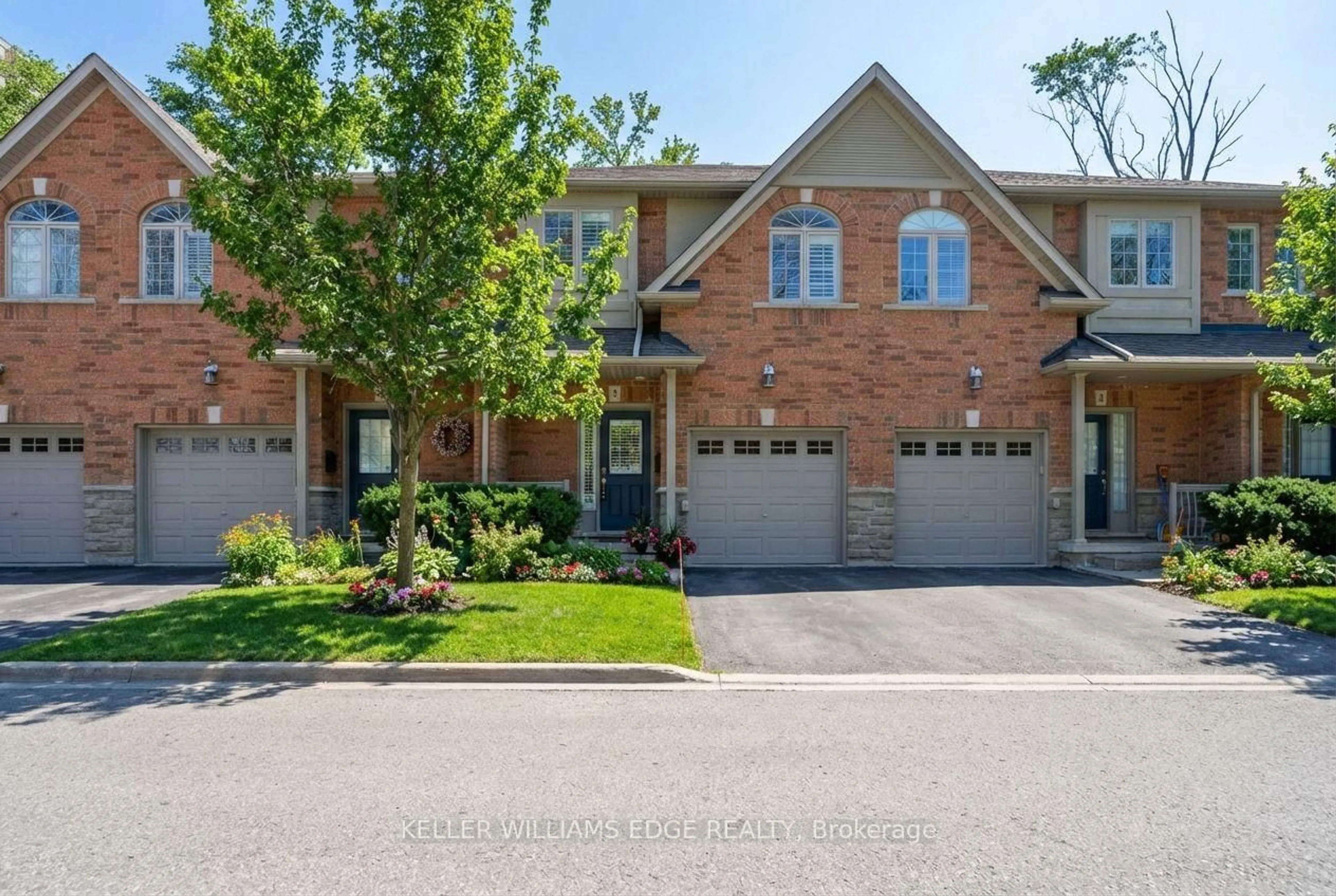Home with brick exterior material, street for 540 Guelph Line #3, Burlington Ontario L7R 3M4