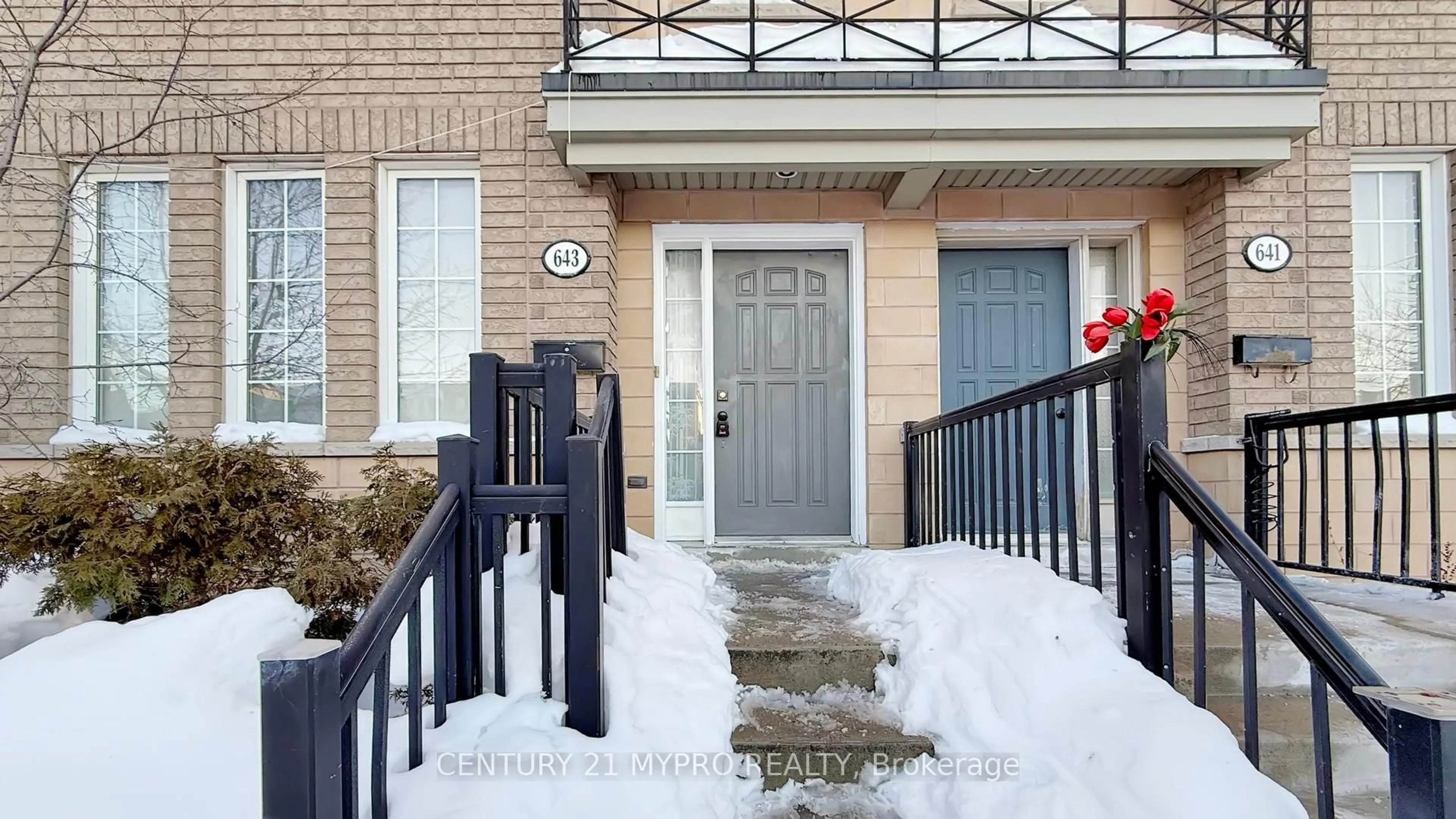Indoor entryway for 643 Sentinel Rd, Toronto Ontario M3J 0B4