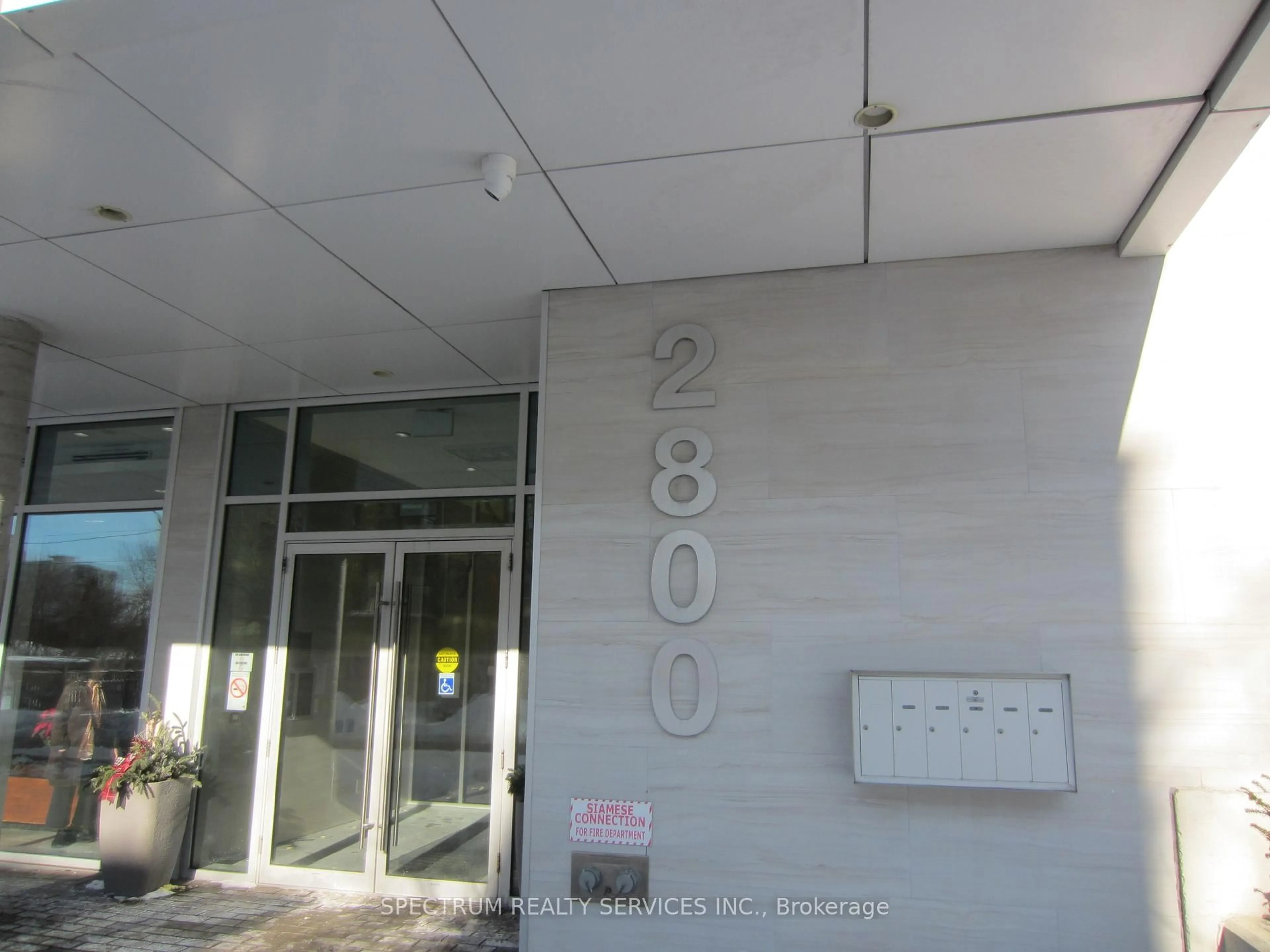 Indoor foyer for 2800 Keele St #707, Toronto Ontario M2M 0B8
