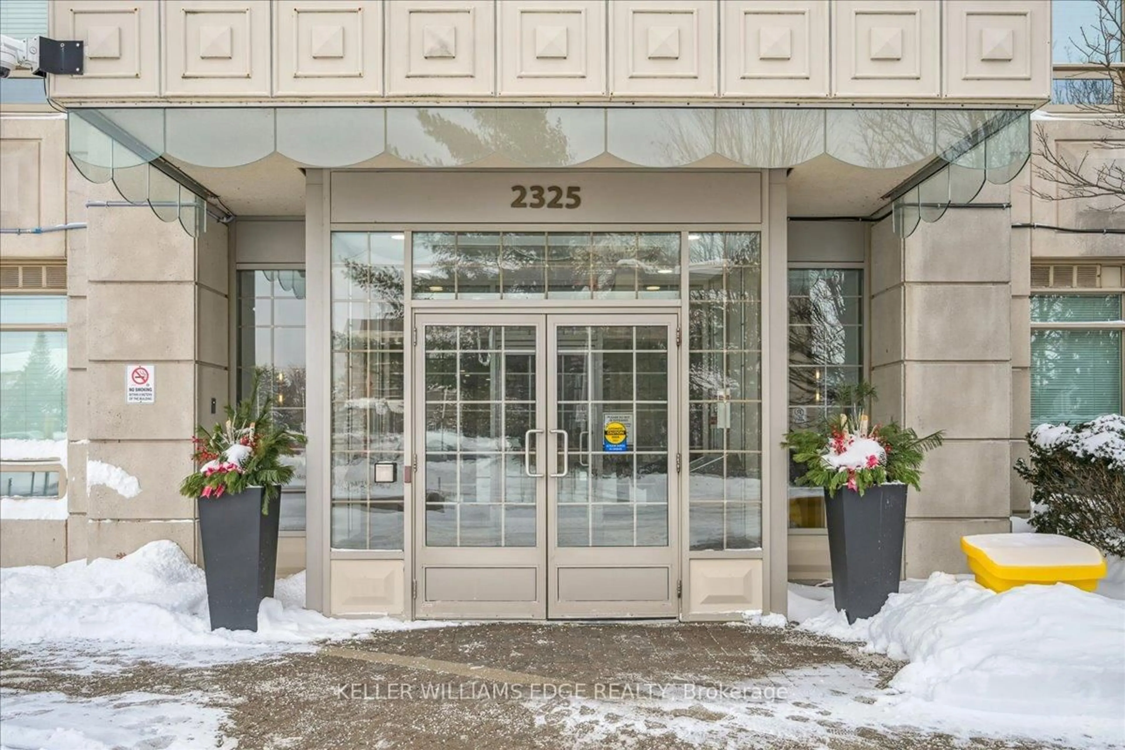 Indoor foyer for 2325 Central Park Dr #507, Oakville Ontario L6H 0E2