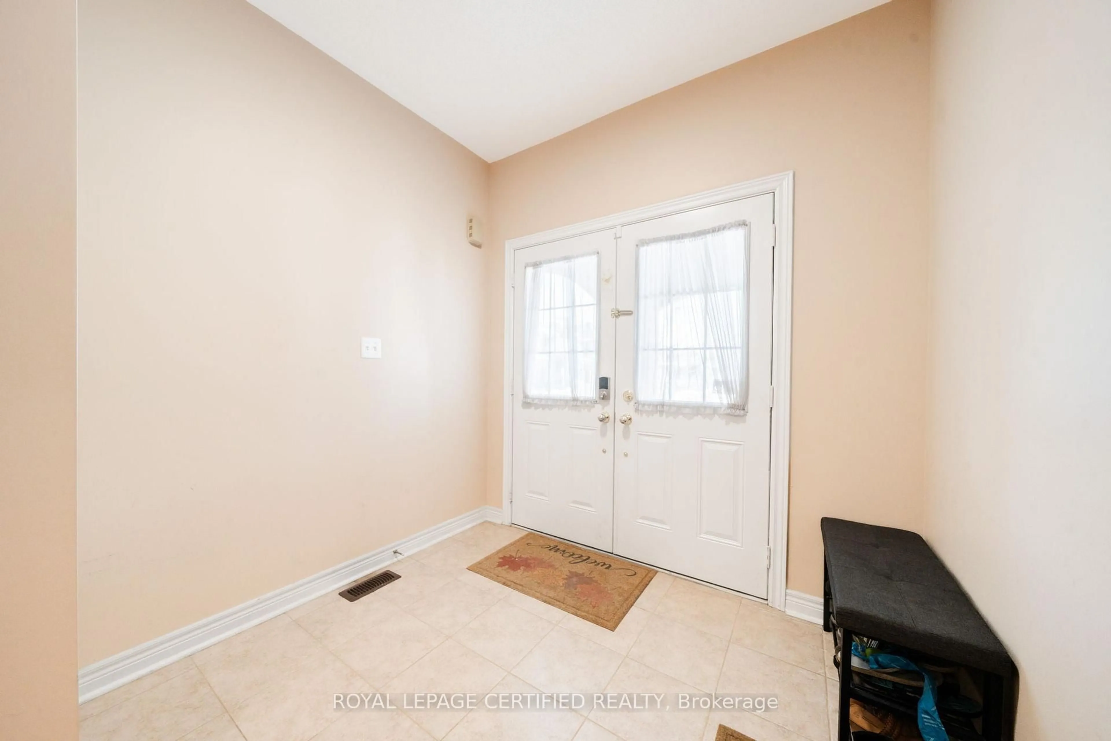 Indoor entryway for 408 Bessborough Dr, Milton Ontario L9T 8P8