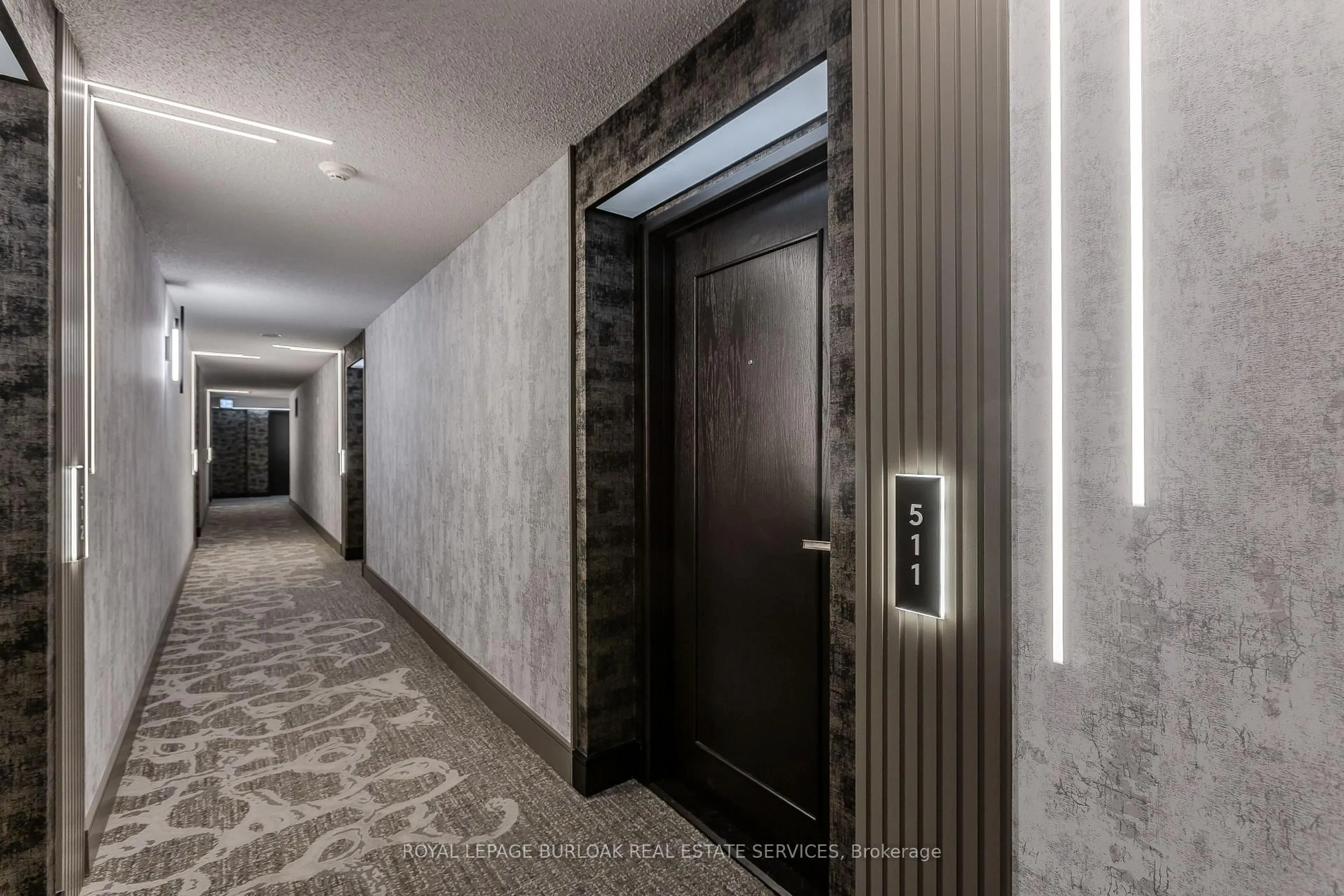 Indoor foyer for 1276 Maple Crossing Blvd #511, Burlington Ontario L7S 2J9