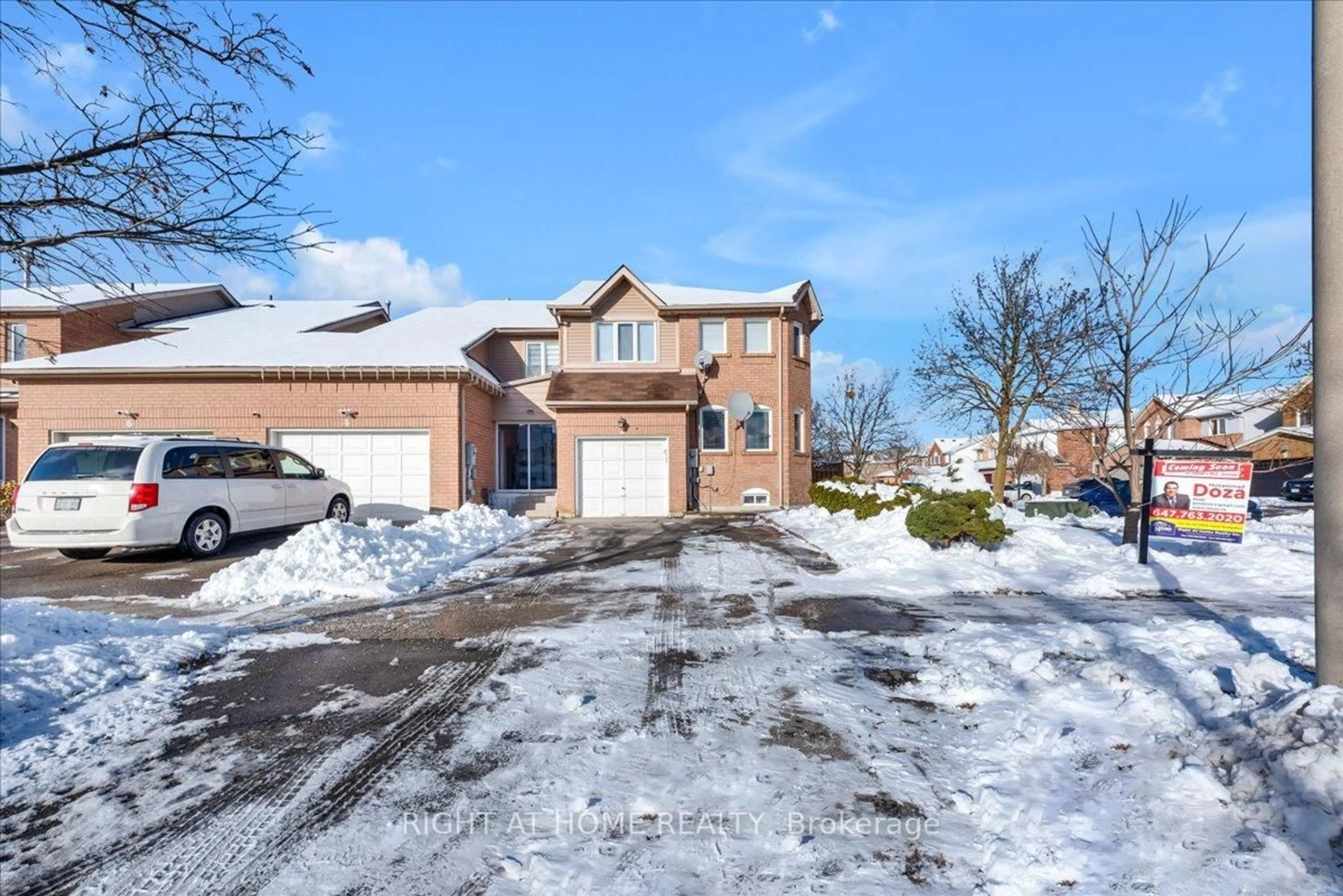 A pic from outside/outdoor area/front of a property/back of a property/a pic from drone, street for 2 Wooliston Cres, Brampton Ontario L6Y 4J3