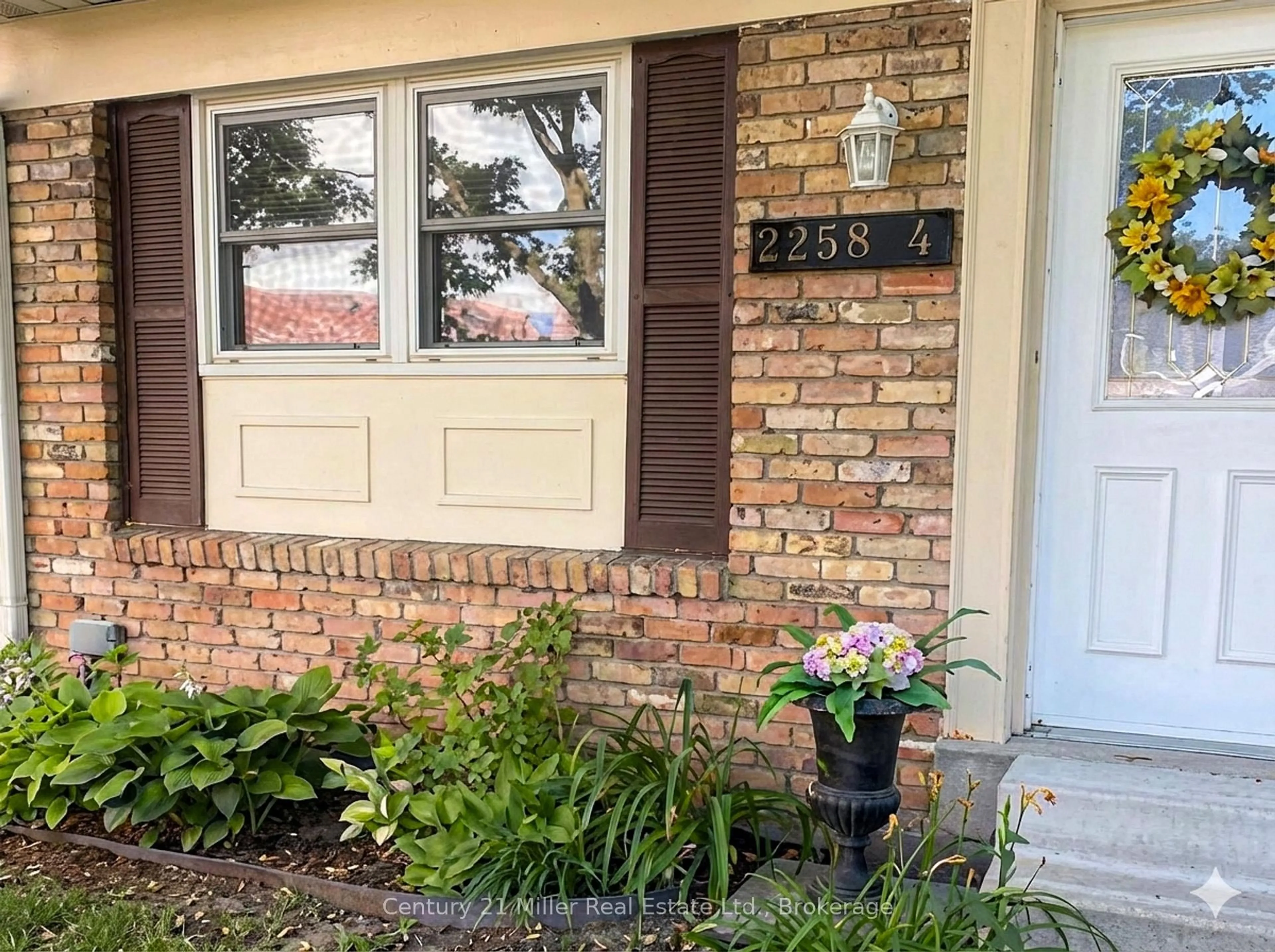 Unknown for 2258 Upper Middle Rd #4, Burlington Ontario L7P 2Z9