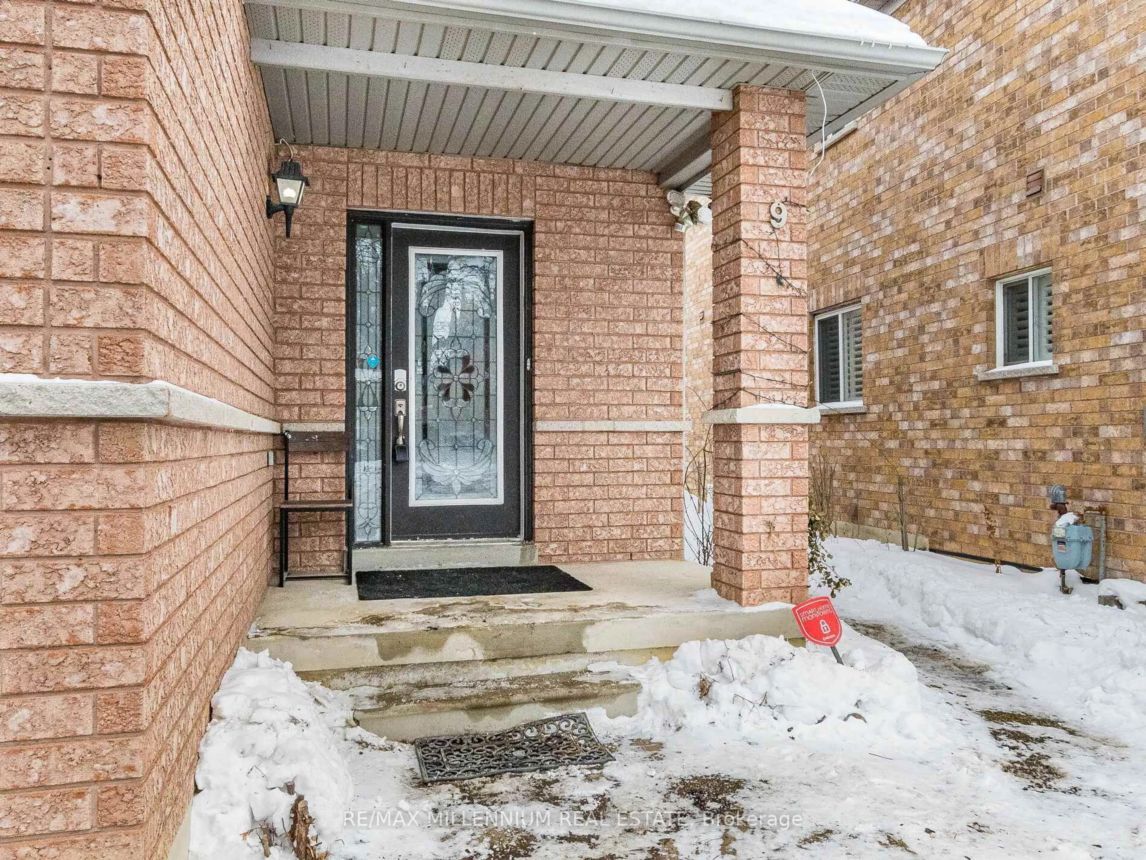 Indoor entryway for 9 Revelstoke Pl, Brampton Ontario L6R 3G3