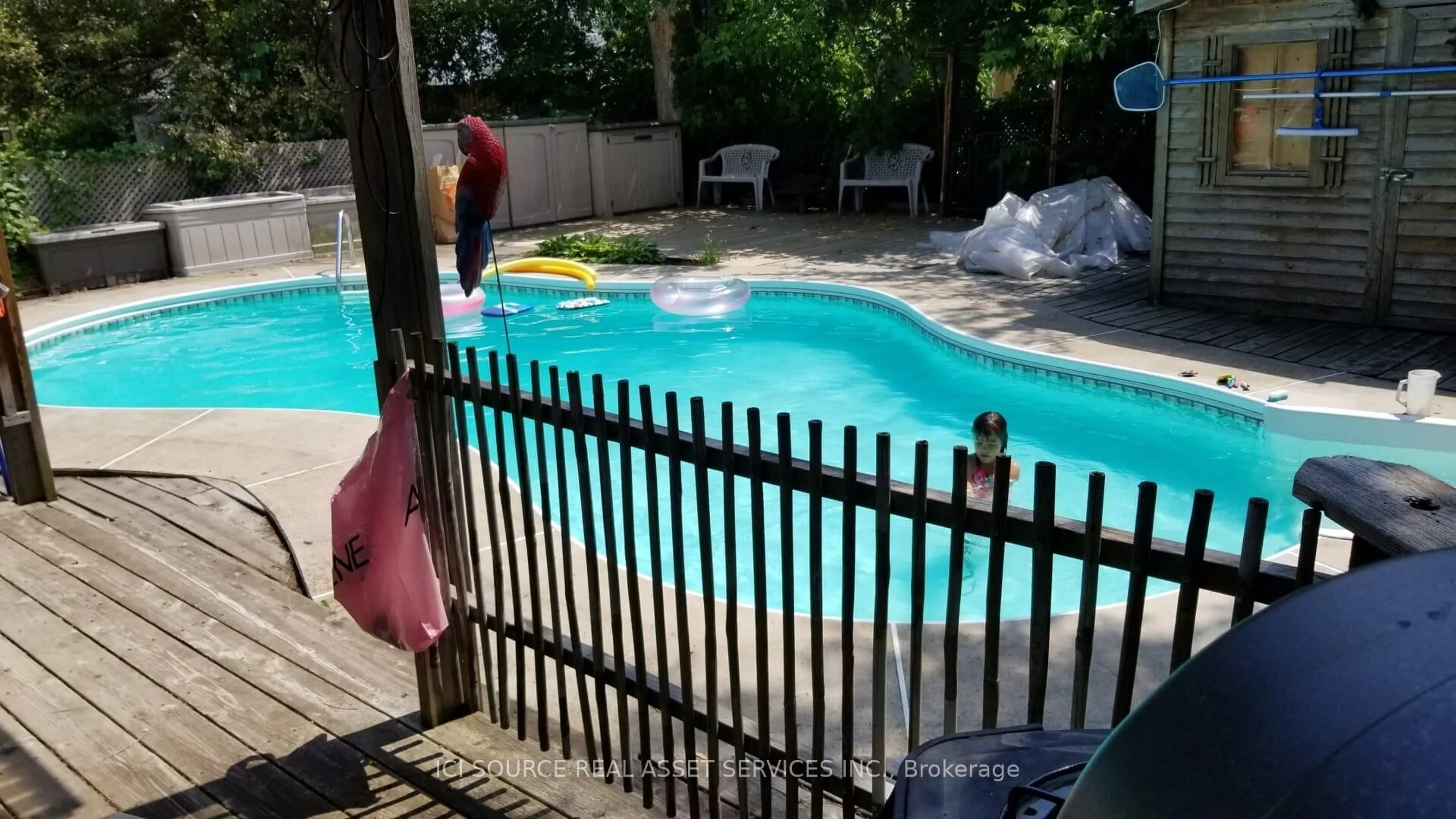Pool for 1168 Canterbury Rd, Mississauga Ontario L5G 4A2