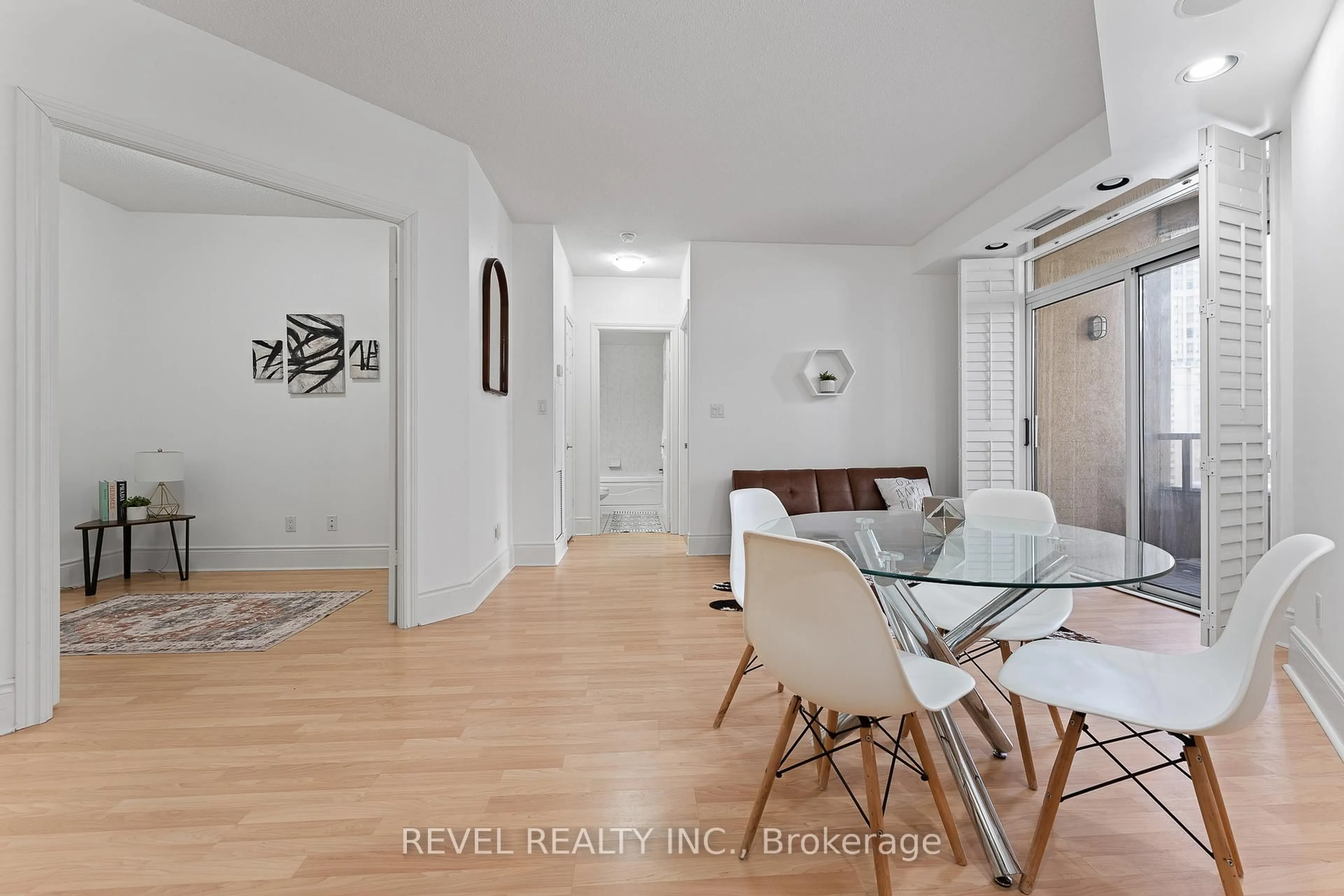 A pic of a room for 3880 Duke Of York Blvd #1101, Mississauga Ontario L5B 4M7