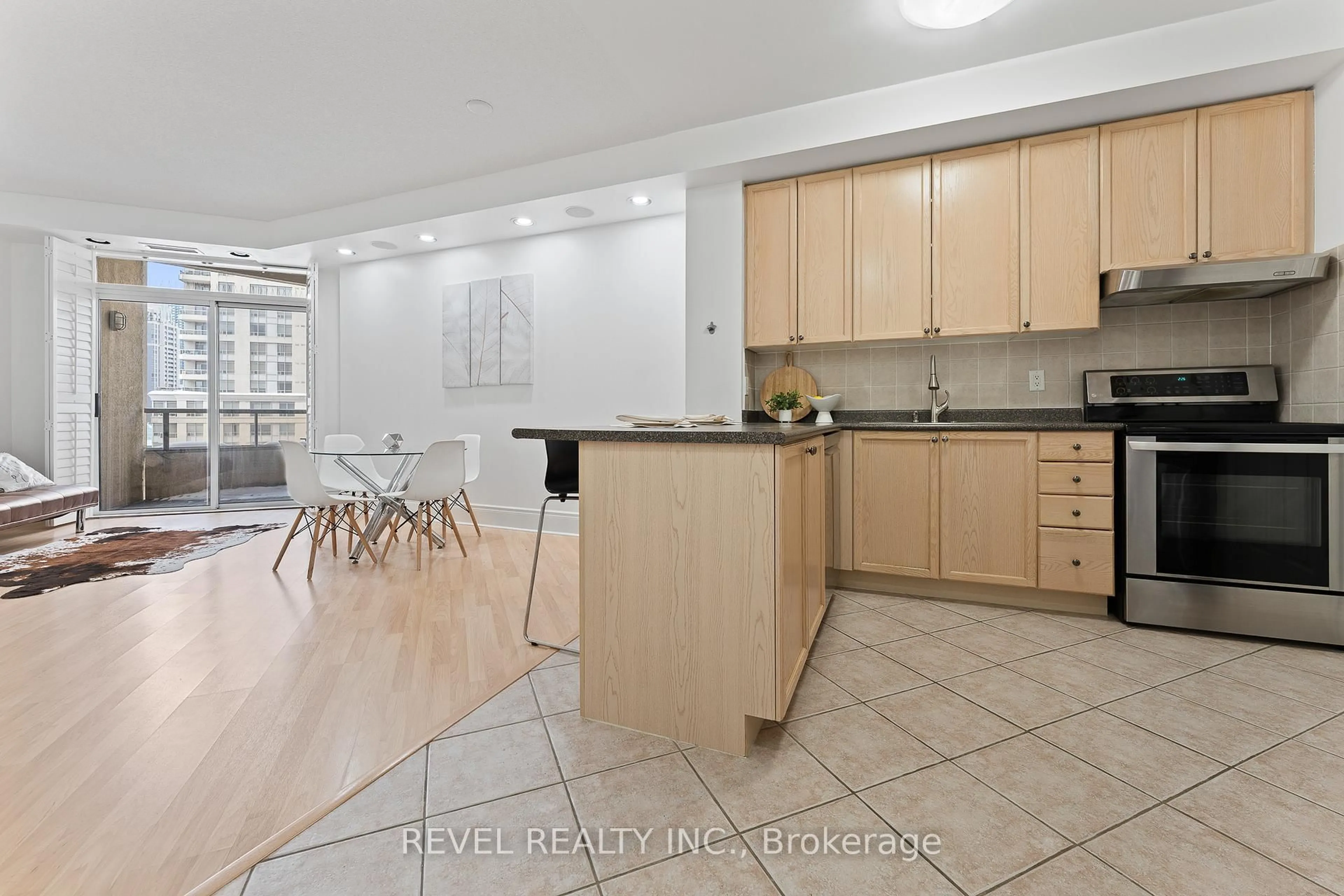 Unknown for 3880 Duke Of York Blvd #1101, Mississauga Ontario L5B 4M7