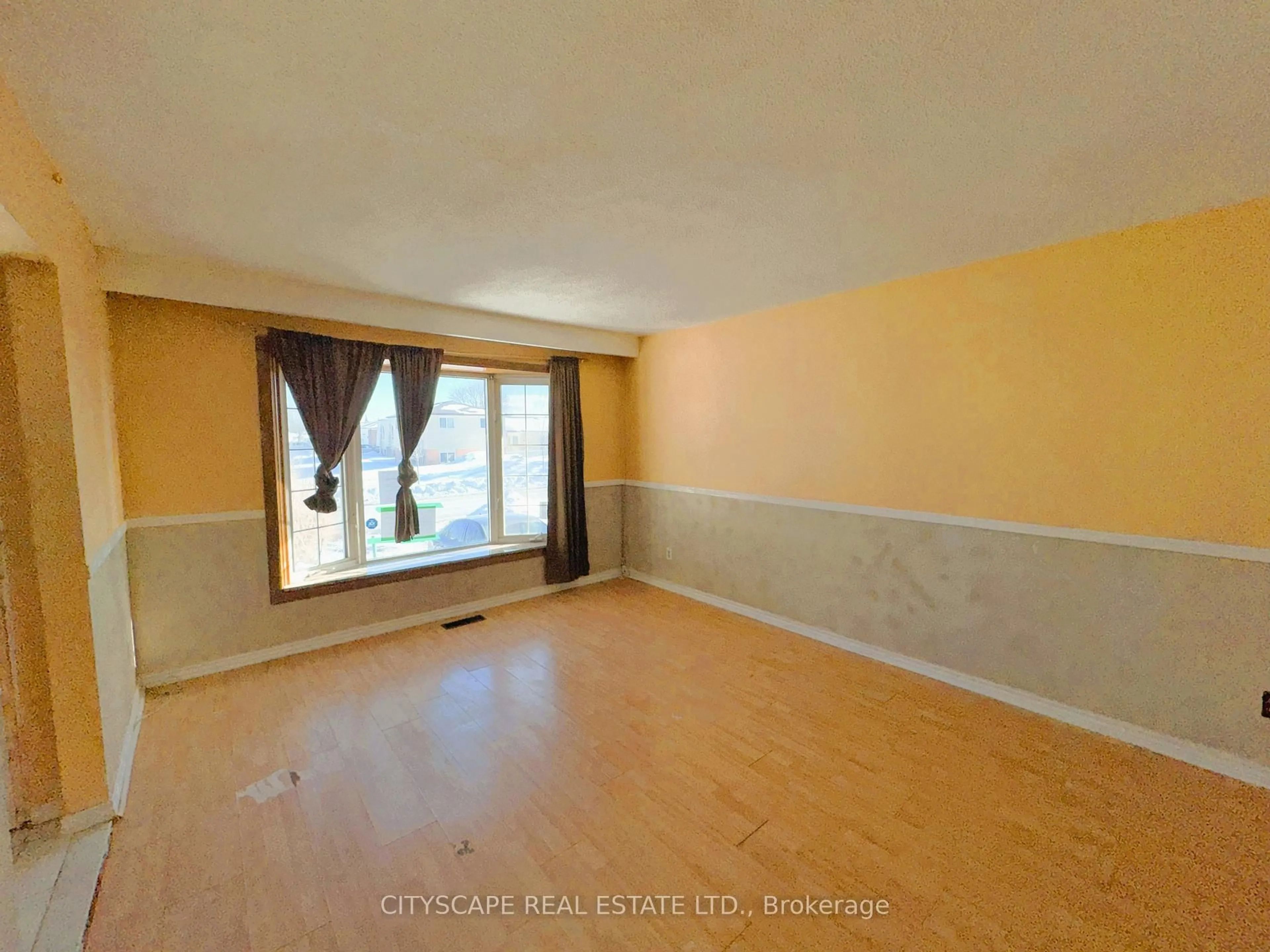 A pic of a room for 3651 Brandon Gate Dr, Mississauga Ontario L4T 3E4