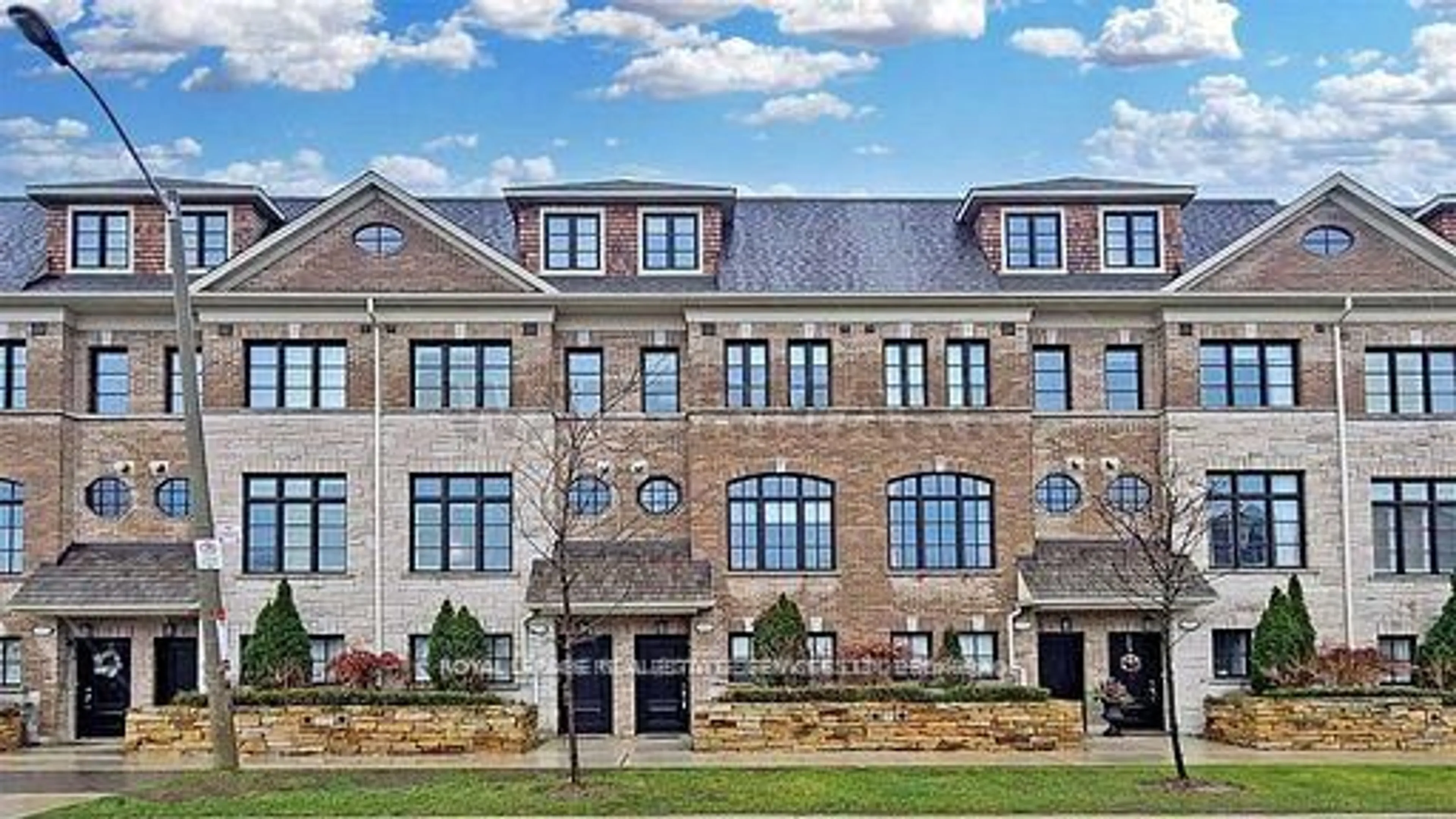 Home with brick exterior material, unknown for 3879B Bloor St, Toronto Ontario M9B 0B7