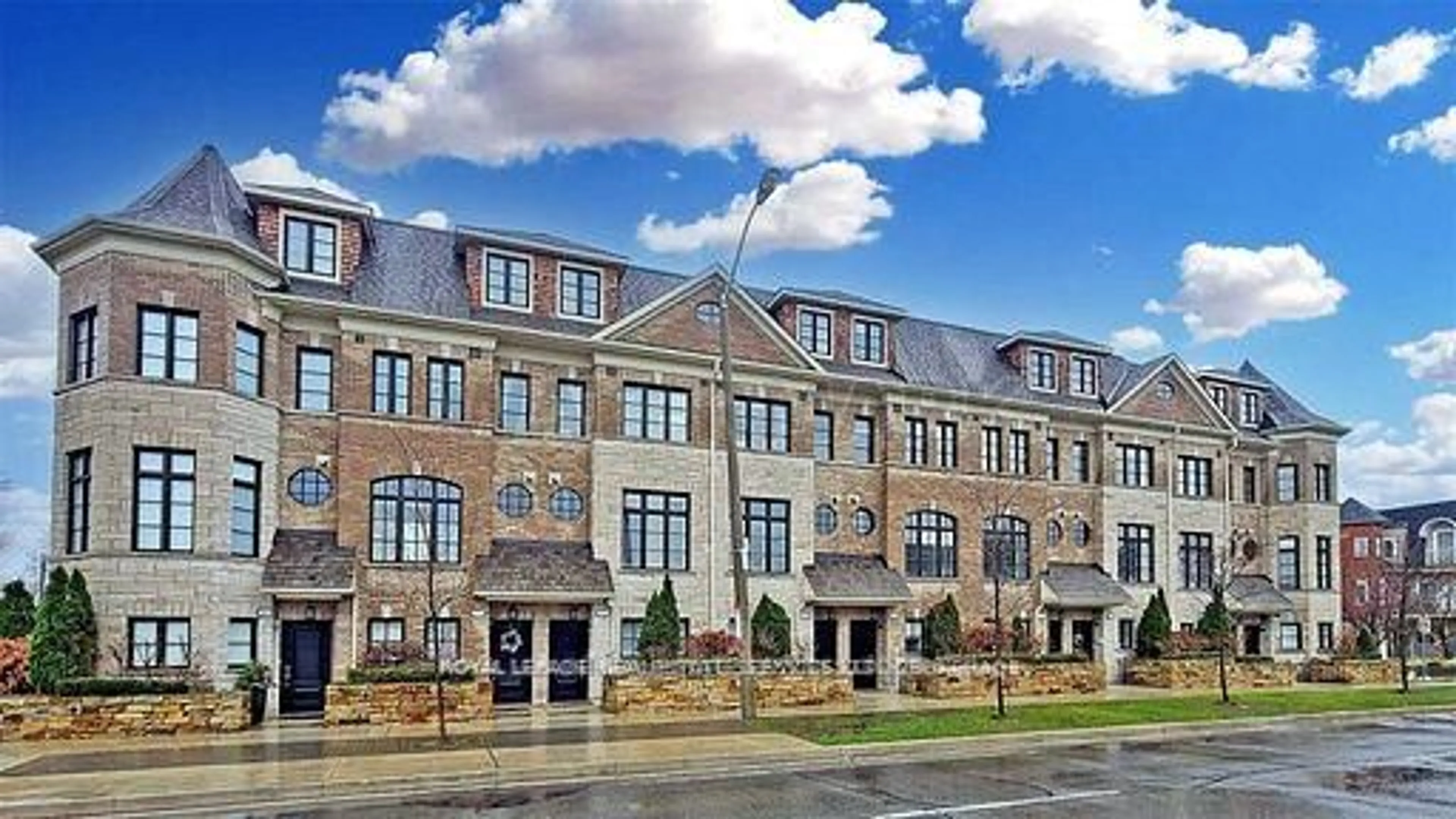 Unknown for 3879B Bloor St, Toronto Ontario M9B 0B7