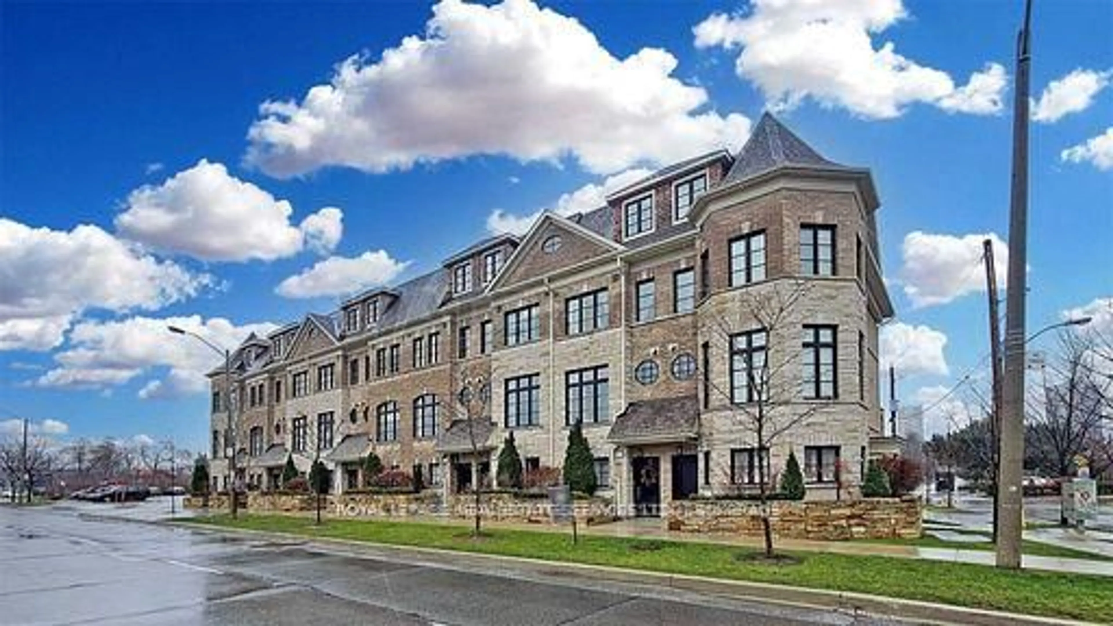 Unknown for 3879B Bloor St, Toronto Ontario M9B 0B7