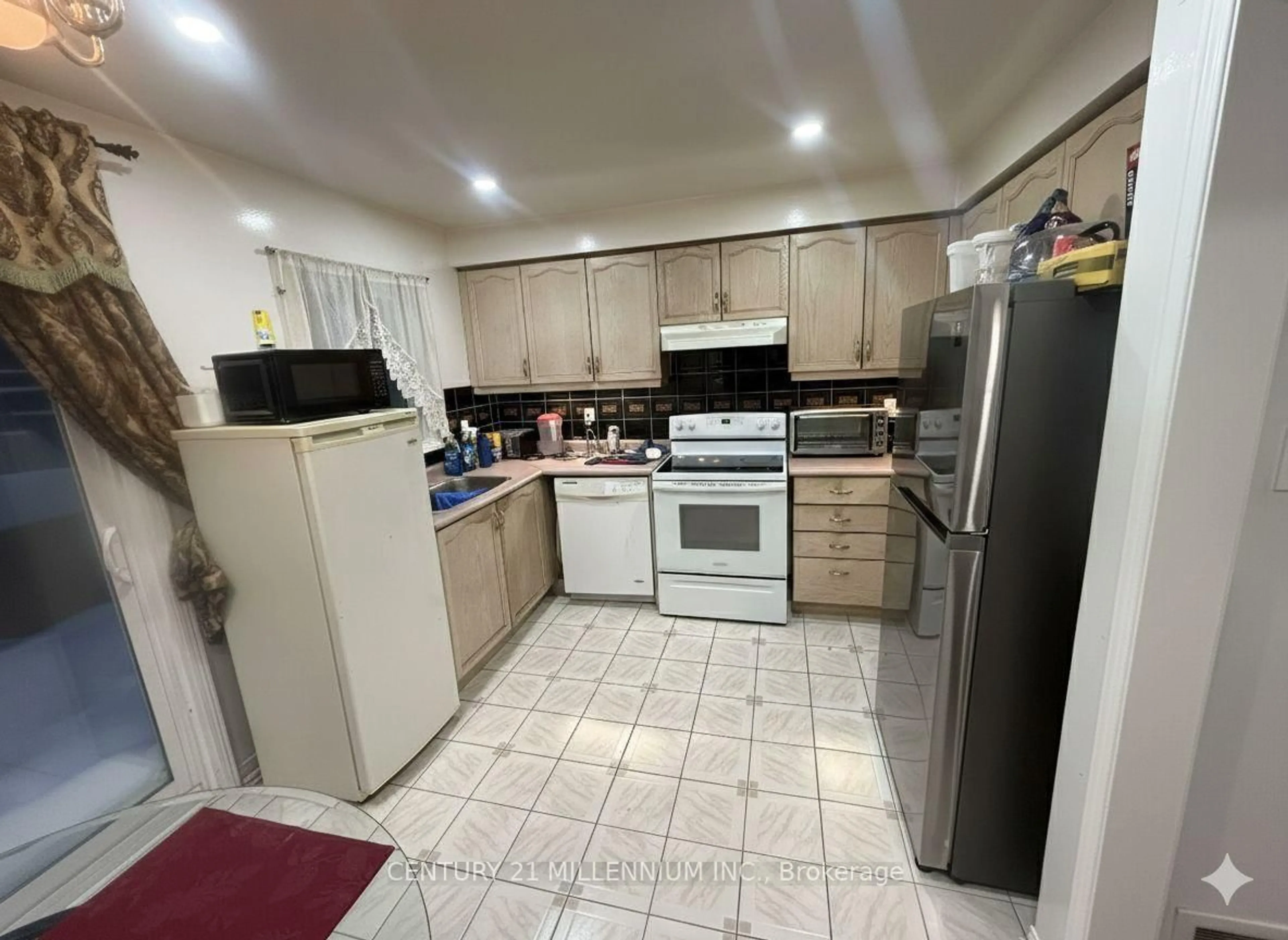 Standard kitchen, unknown for 145 Clover Bloom Rd, Brampton Ontario L6R 1S5