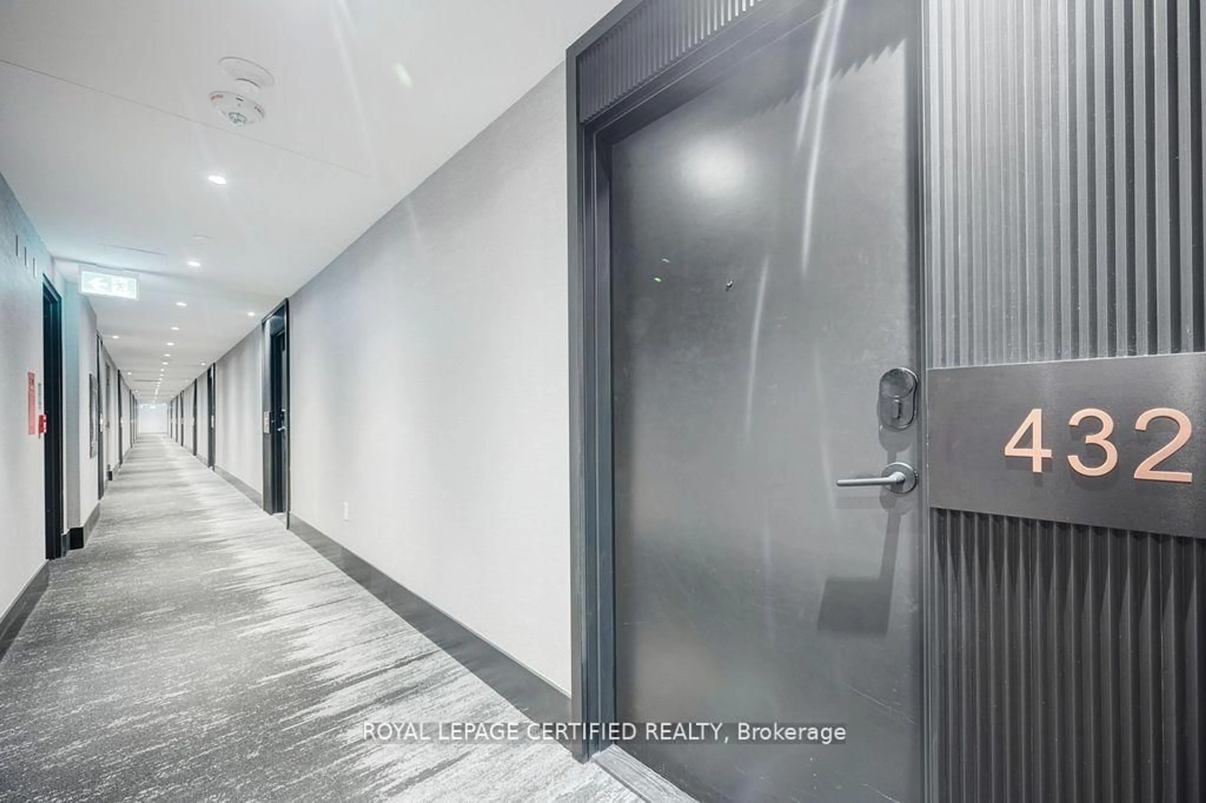 Indoor foyer for 2450 Old Bronte Rd #432, Oakville Ontario L6M 5P6