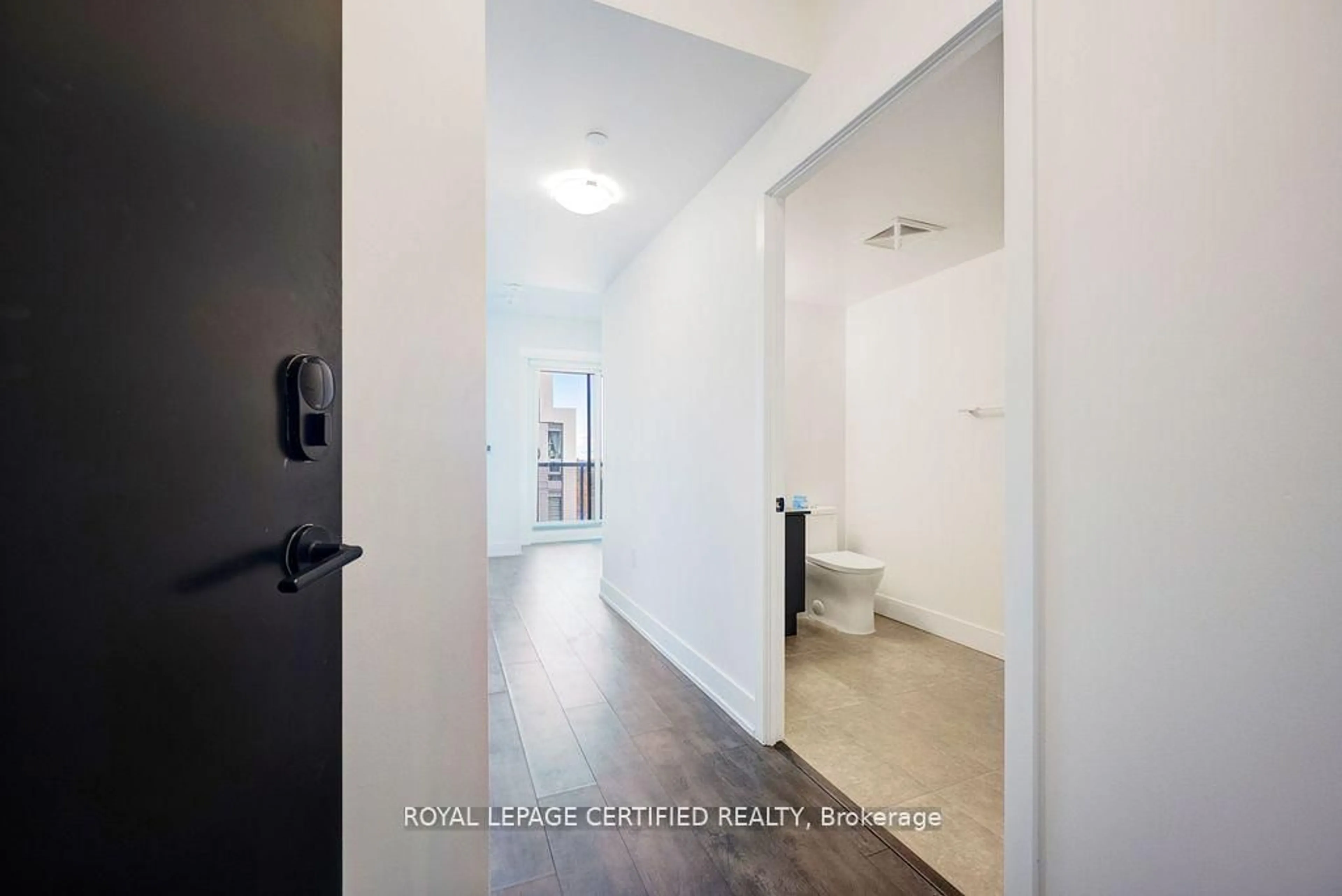 Indoor entryway for 2450 Old Bronte Rd #432, Oakville Ontario L6M 5P6