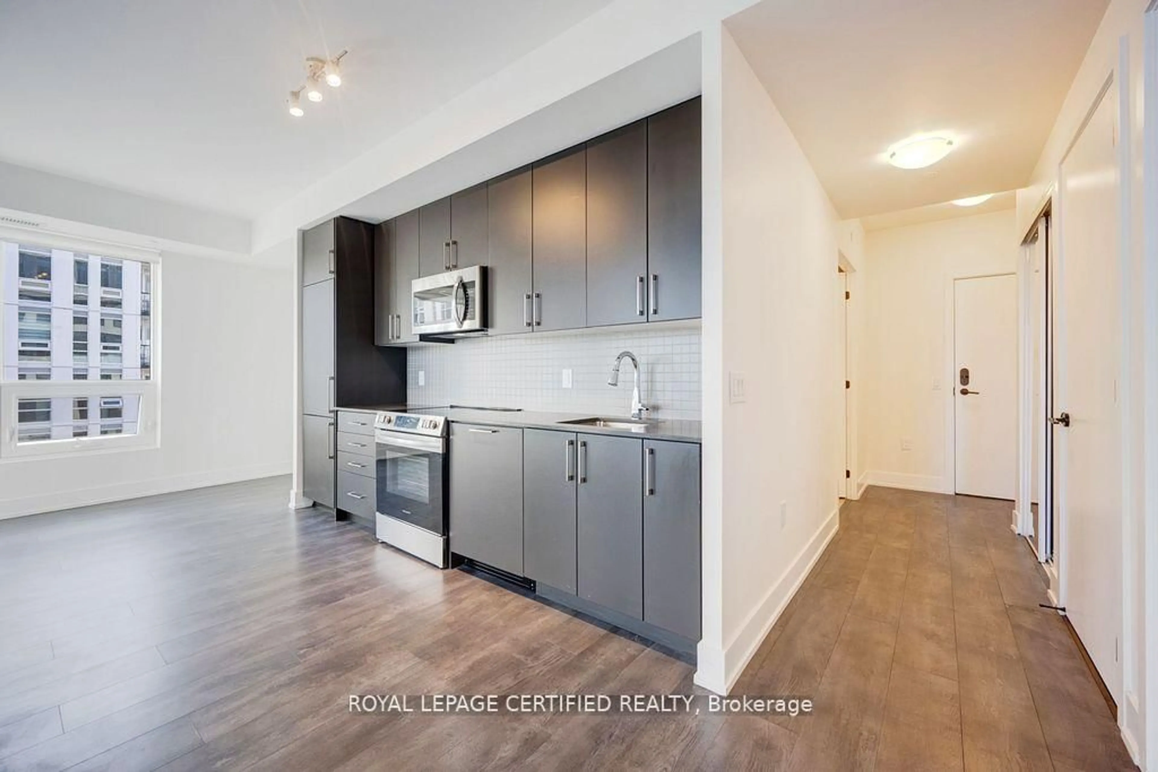 Standard kitchen, wood/laminate floor for 2450 Old Bronte Rd #432, Oakville Ontario L6M 5P6