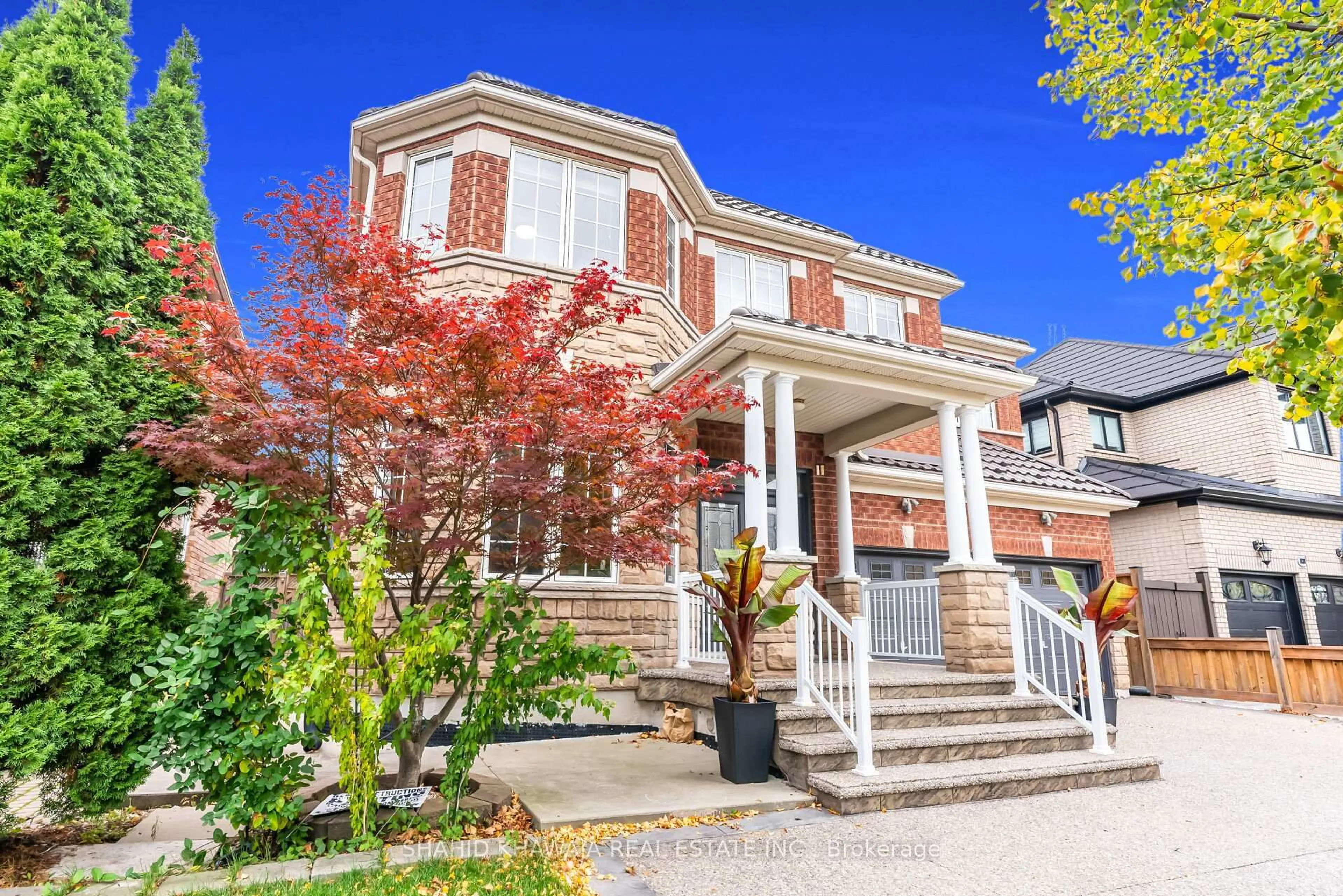 Home with brick exterior material, street for 4826 St. Martin Mews, Mississauga Ontario L5M 7J9