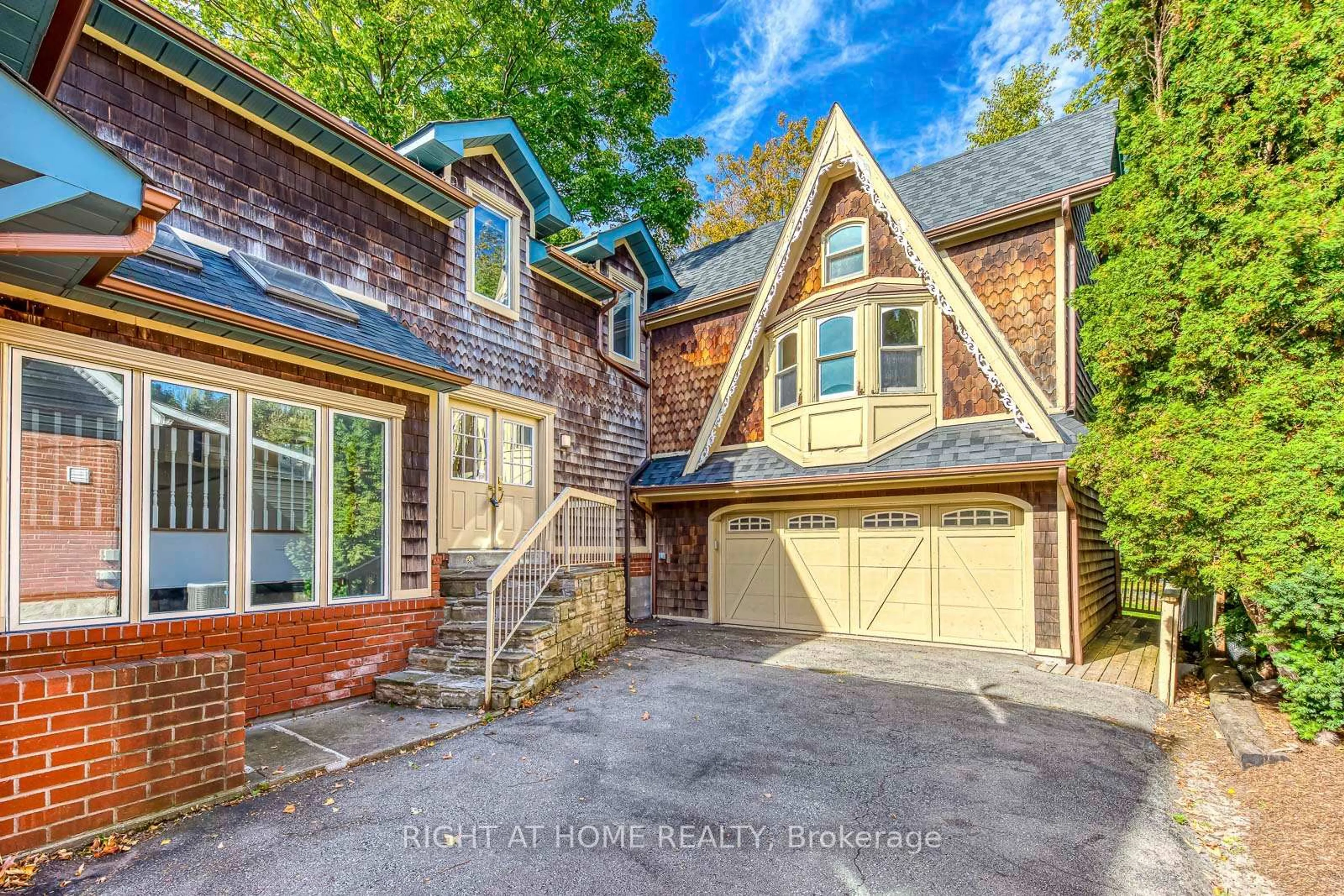 Home with brick exterior material, street for 435 Maple Ave, Oakville Ontario L6J 2J2