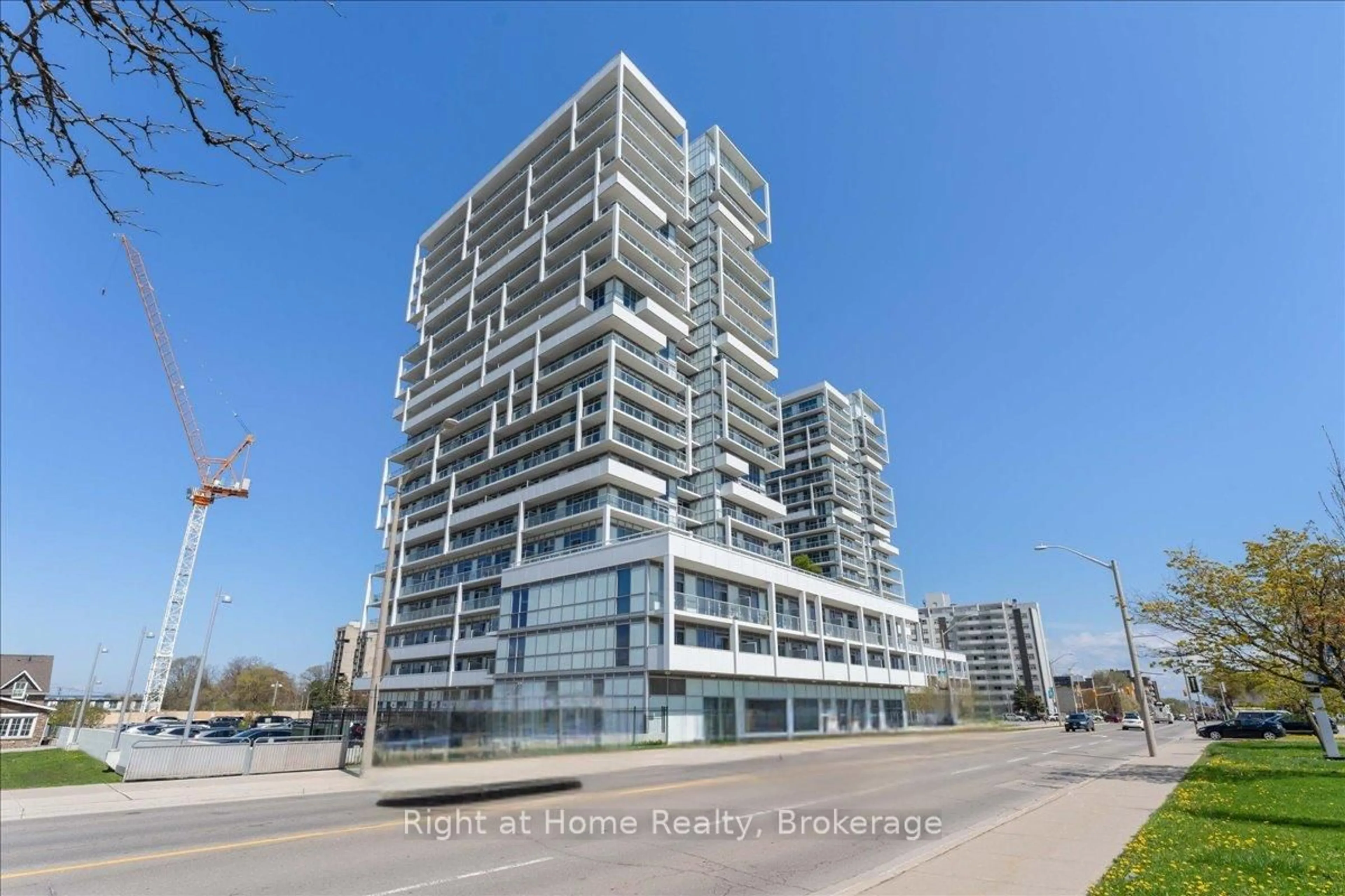 Blurry image for 55 Speers Rd #415, Oakville Ontario L6K 0H9