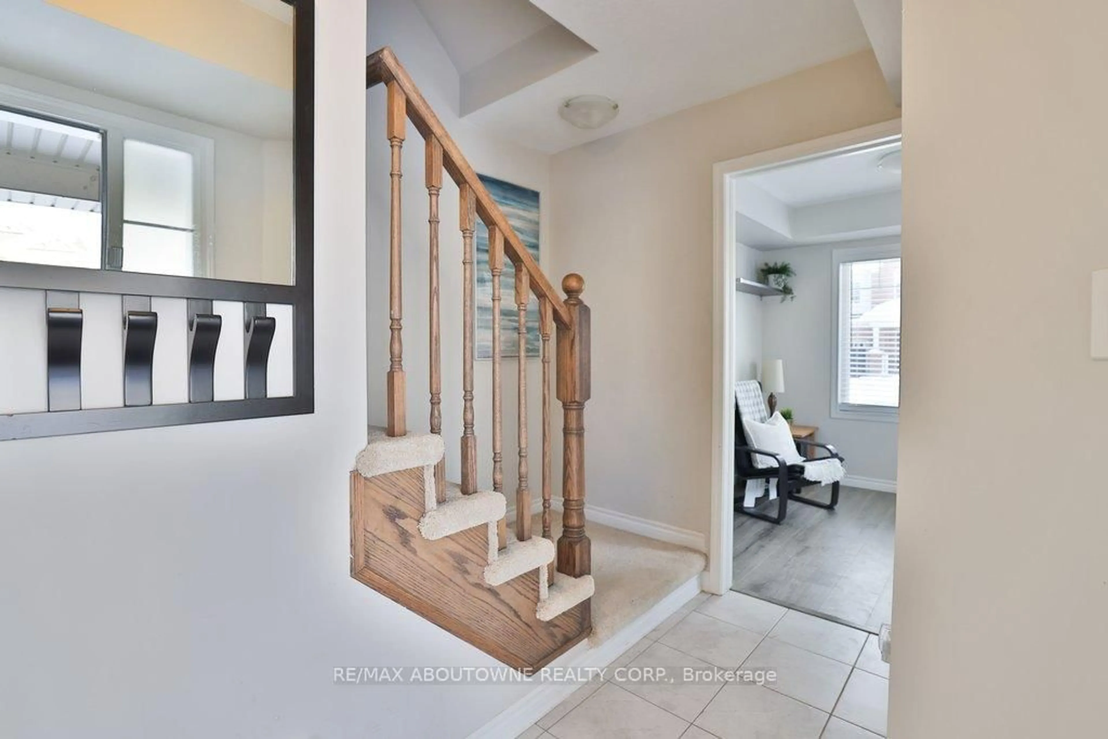 Indoor entryway for 1133 Duignan Cres, Milton Ontario L9E 1C3