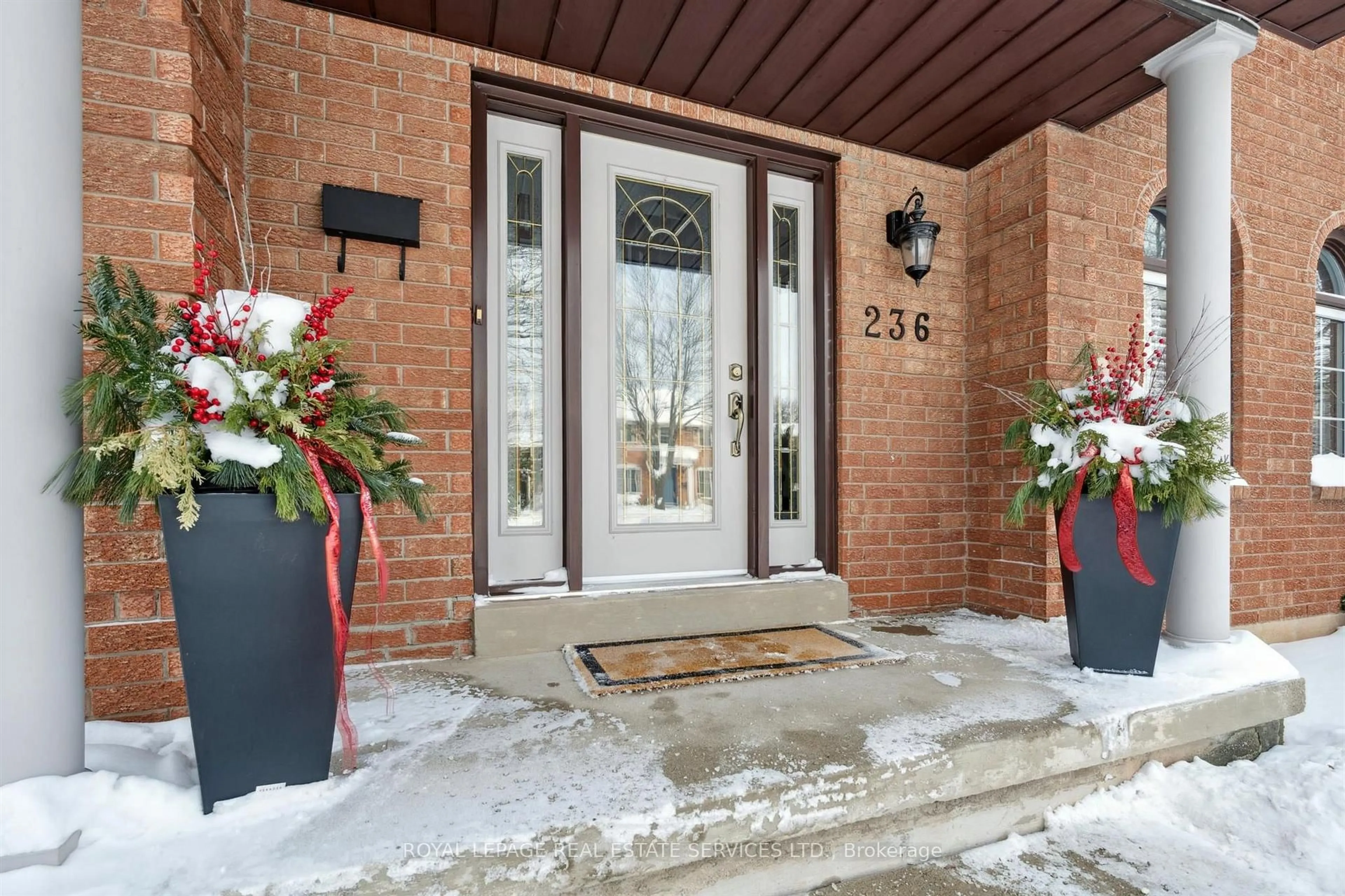 Indoor entryway for 236 O'Donoghue Ave, Oakville Ontario L6H 3W6