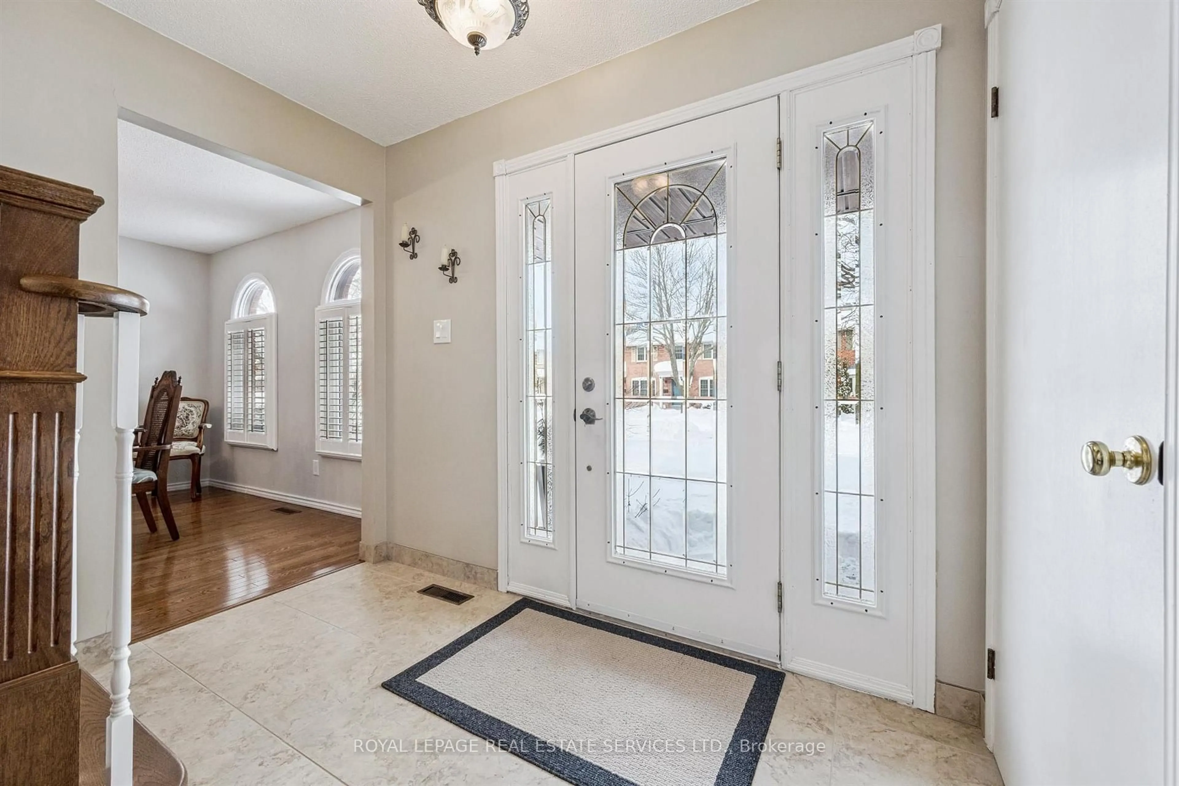 Indoor entryway for 236 O'Donoghue Ave, Oakville Ontario L6H 3W6