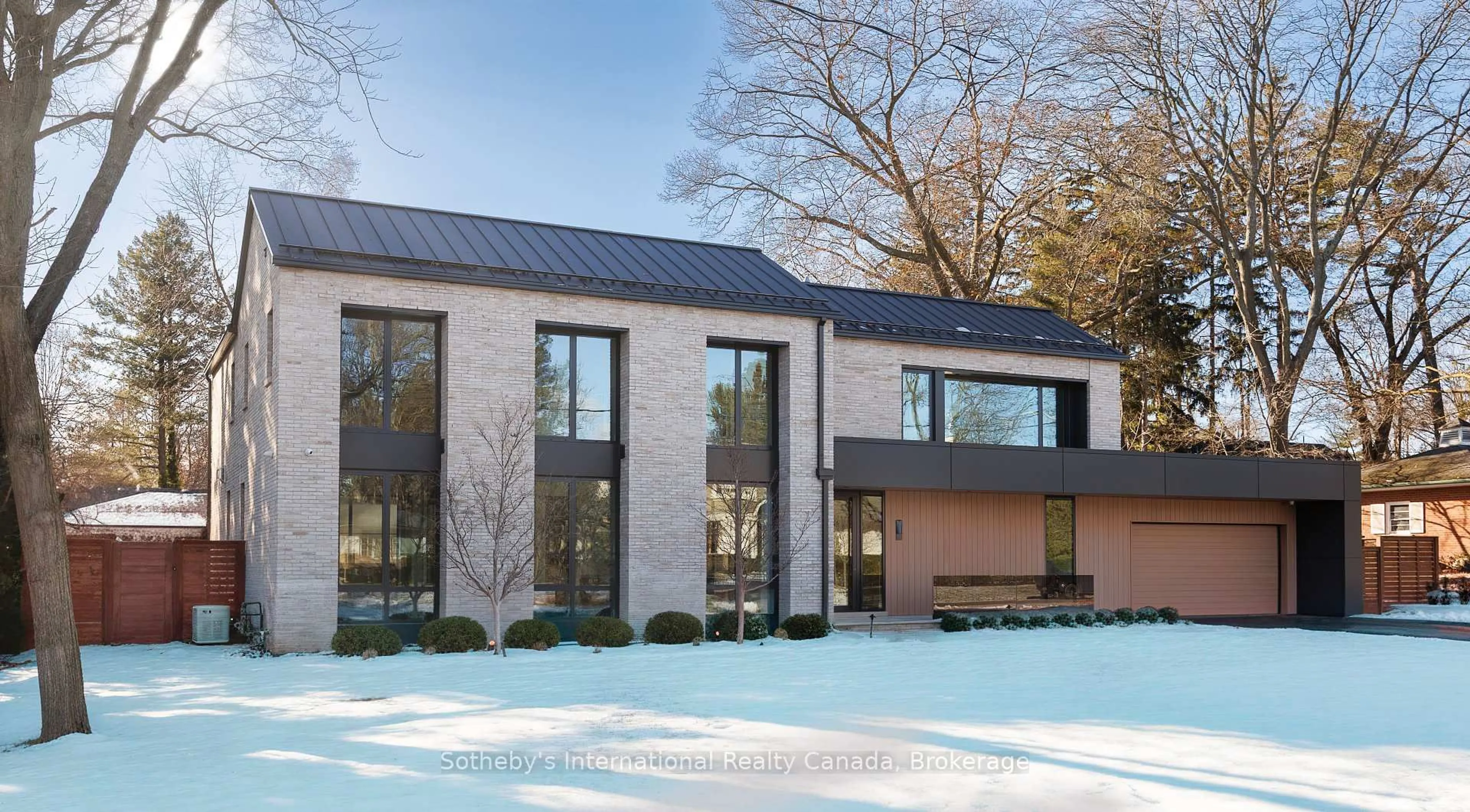 Home with brick exterior material, unknown for 222 Burgundy Dr, Oakville Ontario L6J 4G1