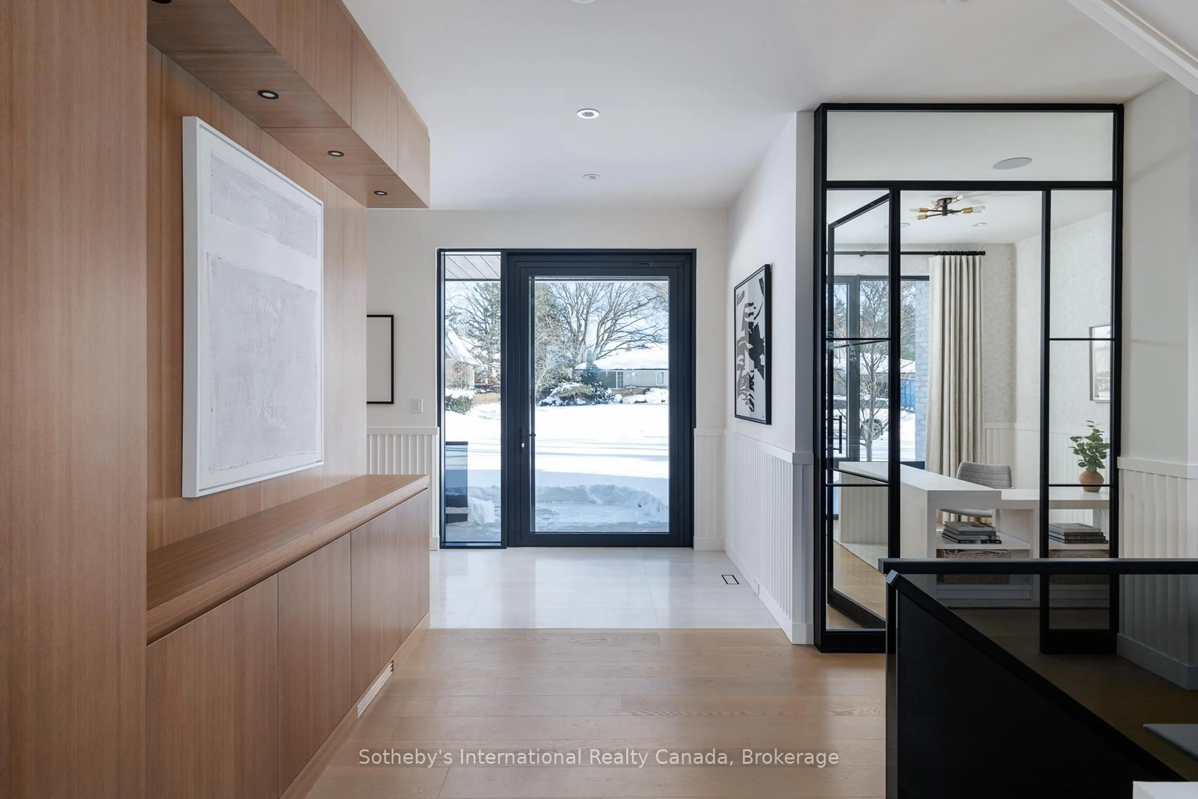 Indoor entryway for 222 Burgundy Dr, Oakville Ontario L6J 4G1