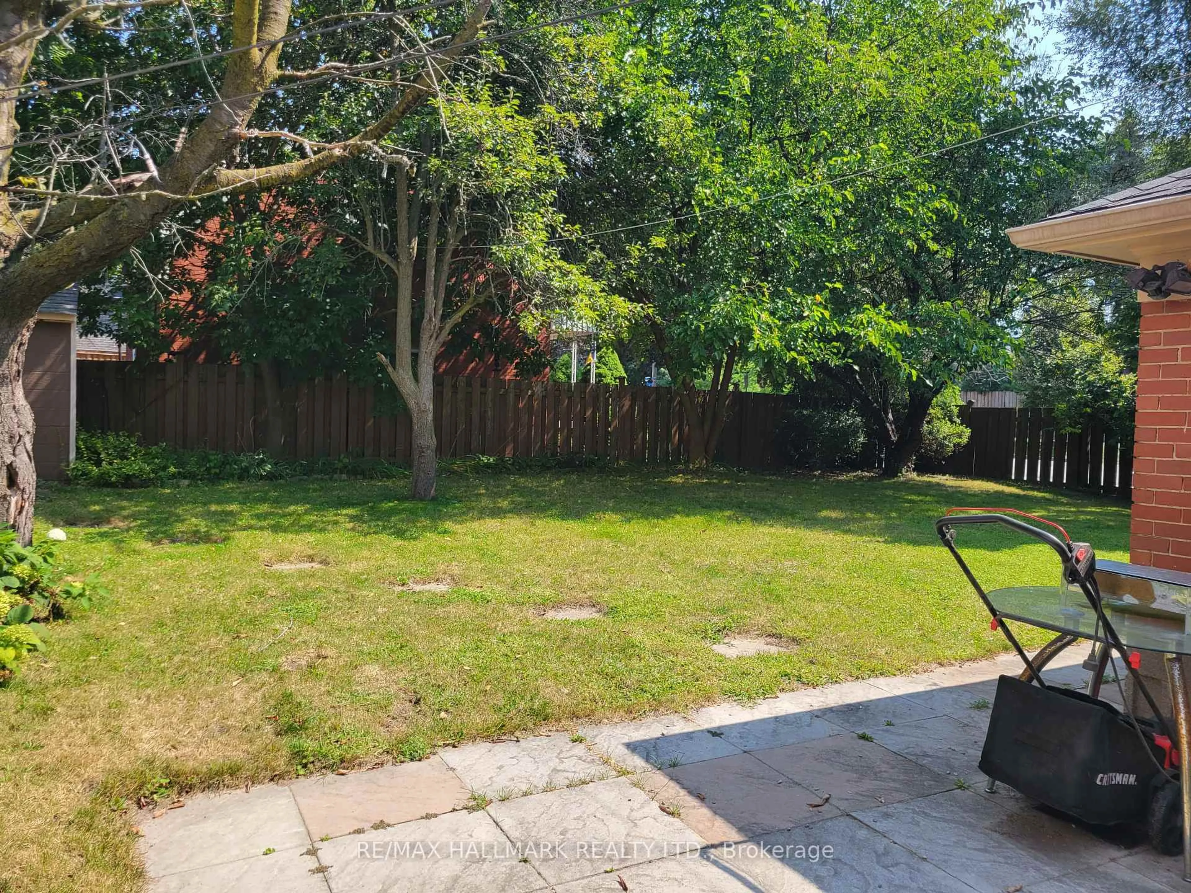 A pic from outside/outdoor area/front of a property/back of a property/a pic from drone, street for 200 Berry Rd, Toronto Ontario M8Y 1W8