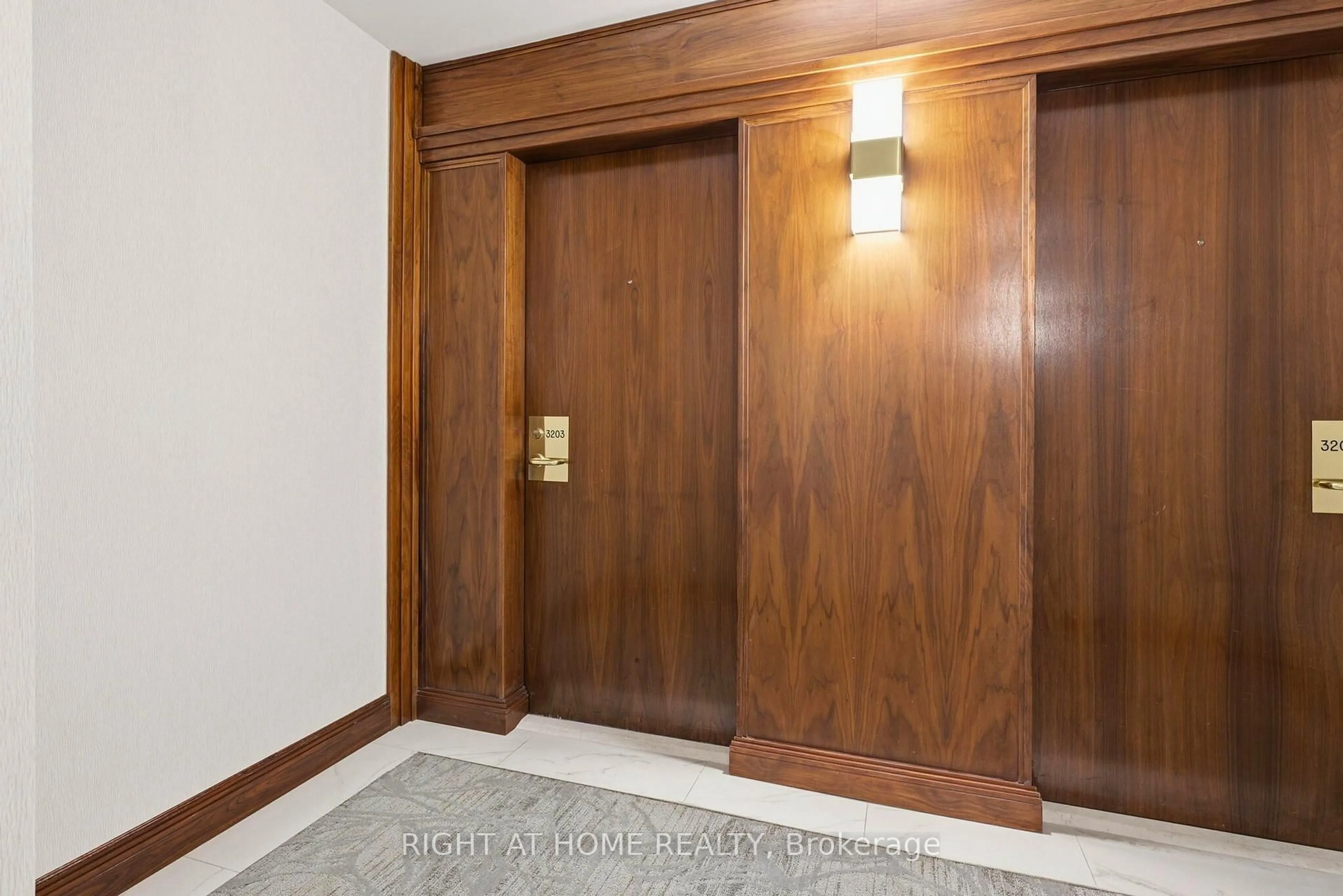 Indoor foyer for 1 Palace Pier Crt #3203, Toronto Ontario M8V 3W9