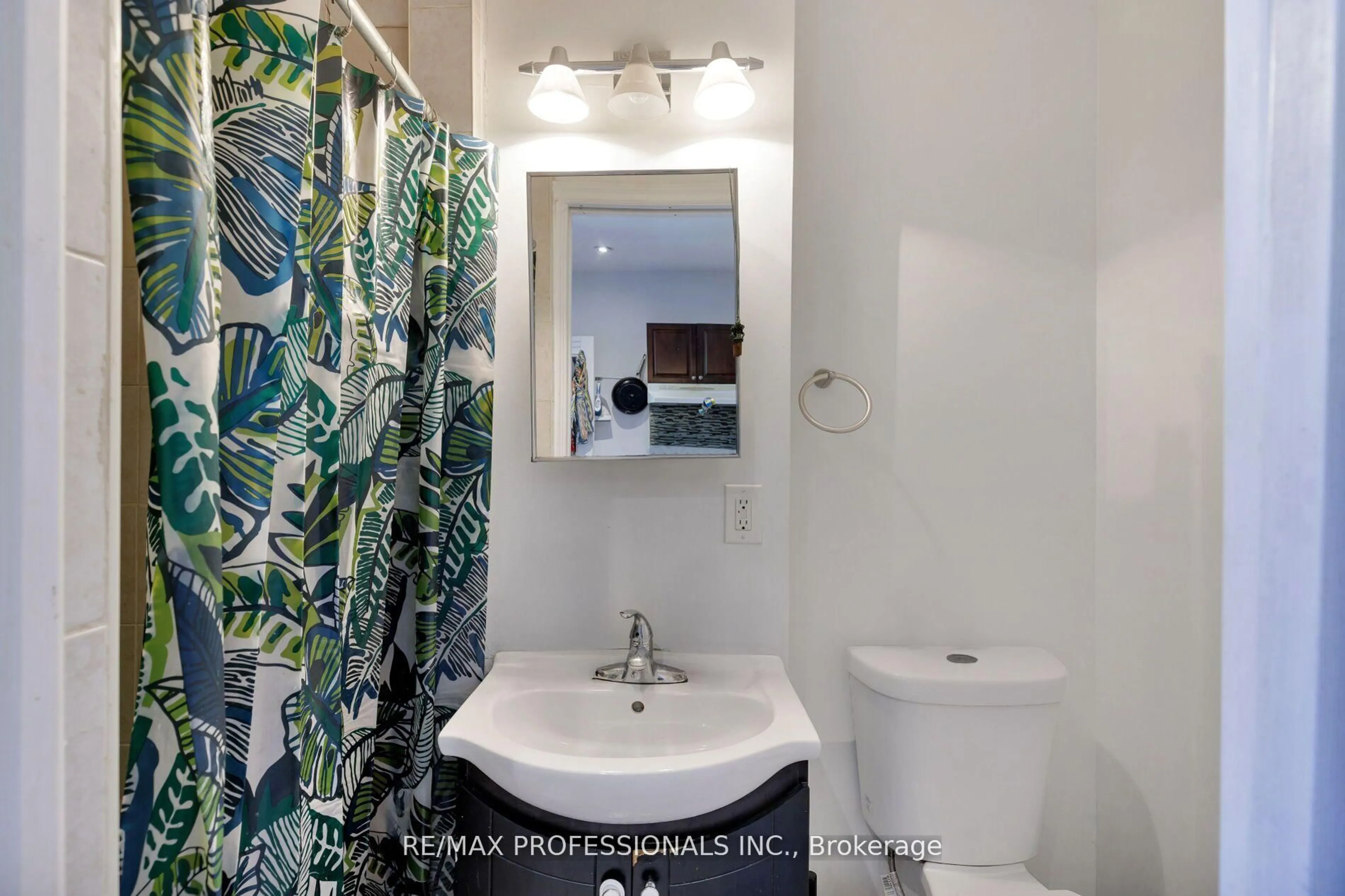 Standard bathroom, ceramic/tile floor for 176 Symington Ave, Toronto Ontario M6P 3W6