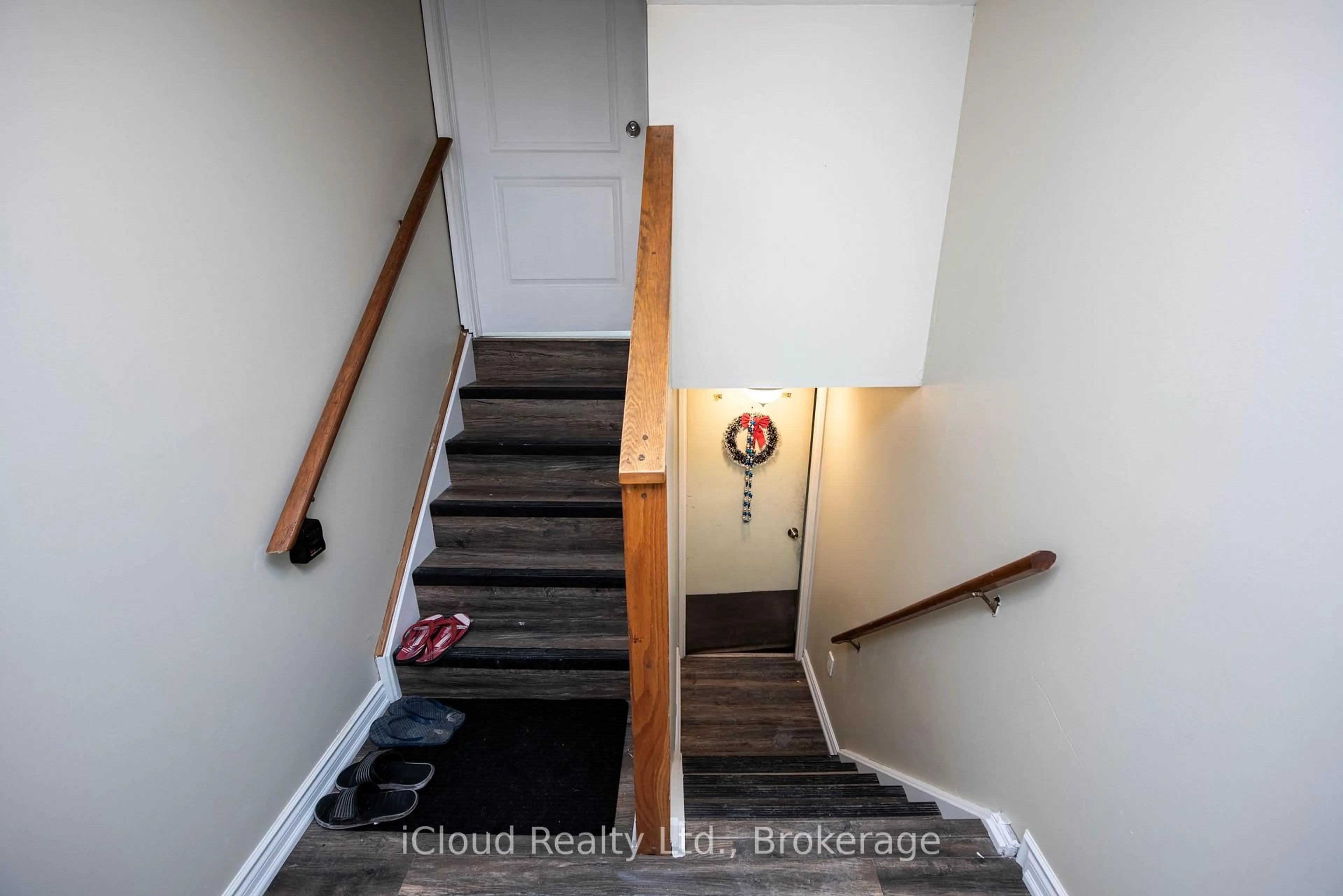 Stairs for 82 Griselda Cres, Brampton Ontario L6S 1M3