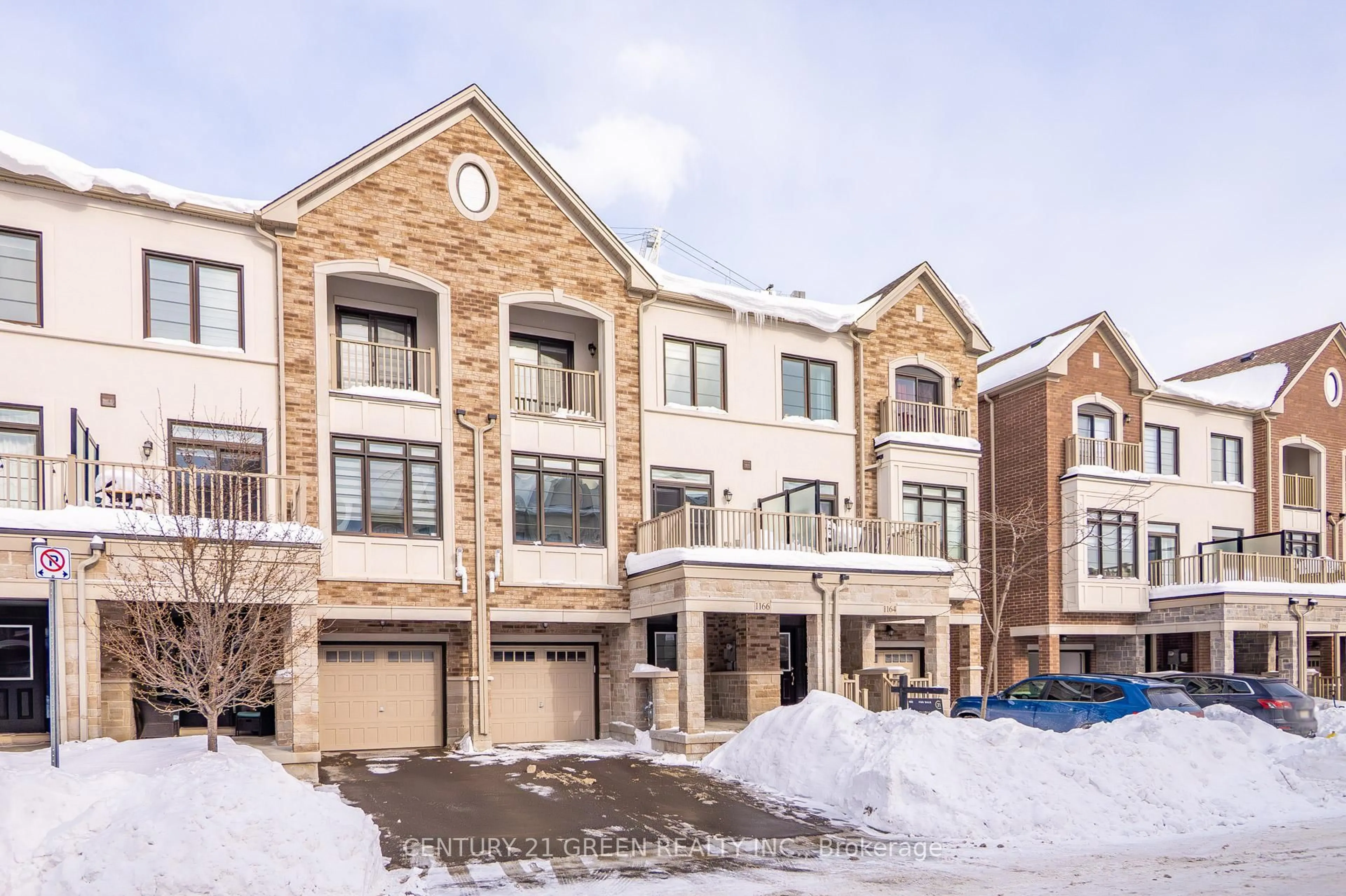 A pic from outside/outdoor area/front of a property/back of a property/a pic from drone, street for 1166 Lloyd Landing Dr, Milton Ontario L9E 1K1