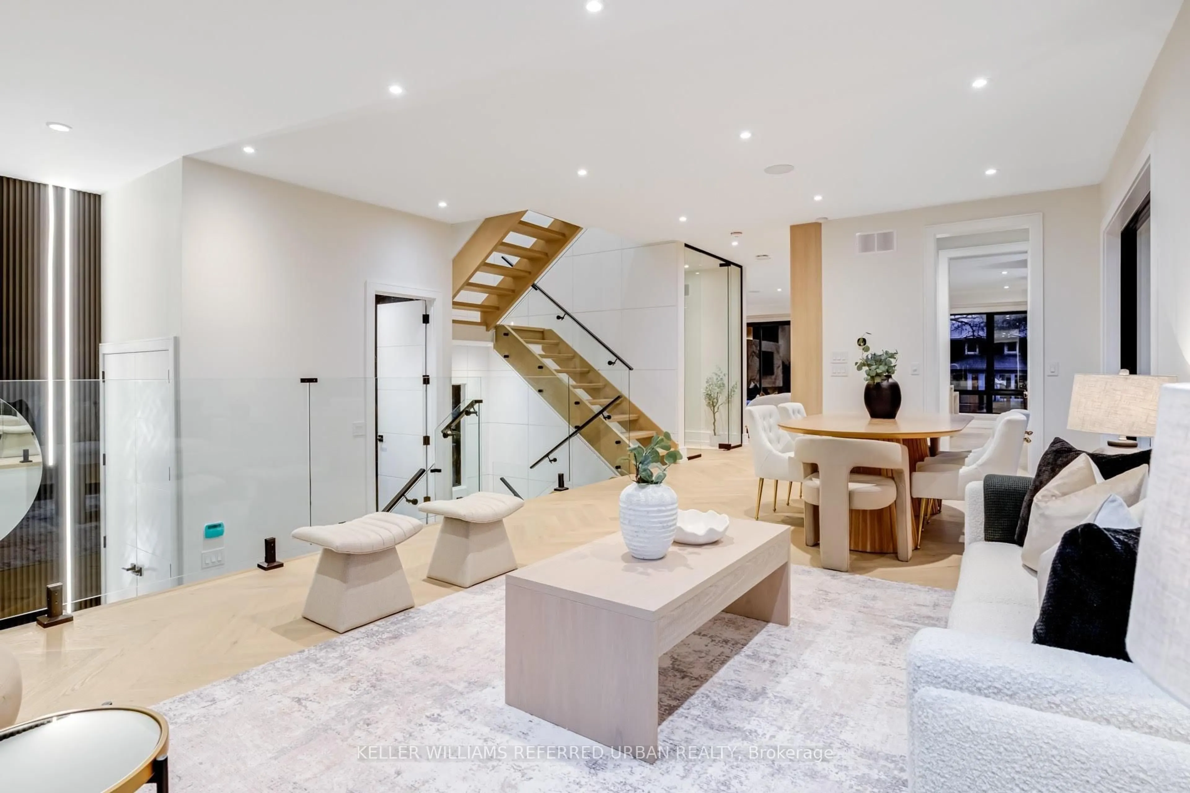 Unknown for 33 Twelfth St, Toronto Ontario M8V 3G8