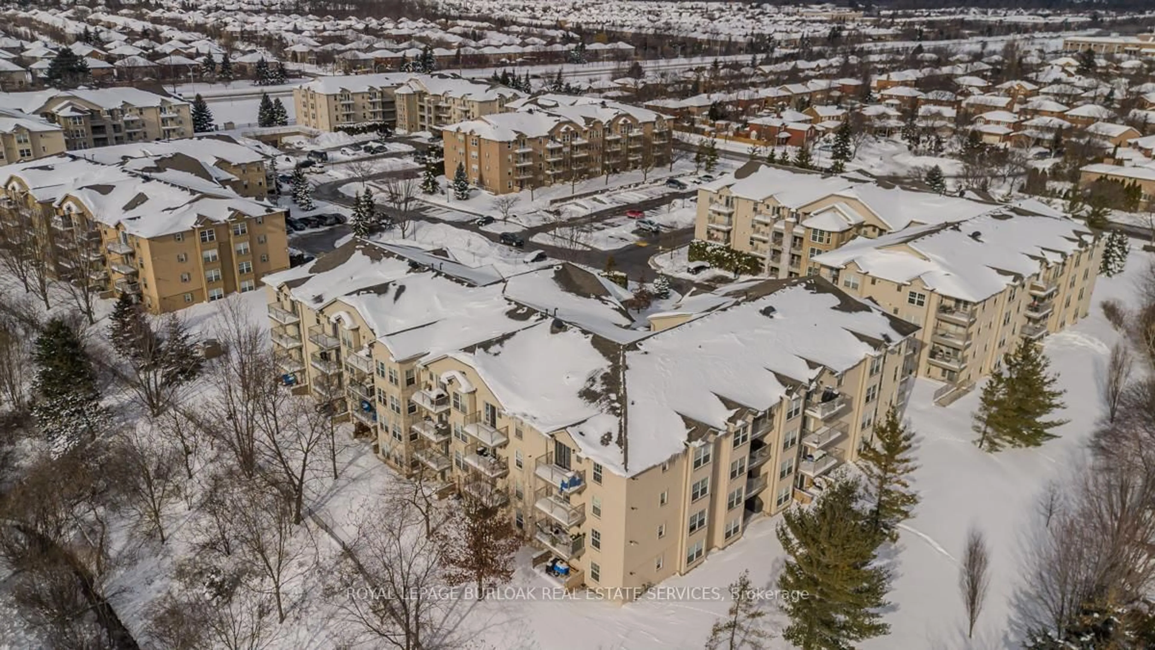 A pic from outside/outdoor area/front of a property/back of a property/a pic from drone, city buildings view from balcony for 1450 Bishops Gate #401, Oakville Ontario L6M 4N1