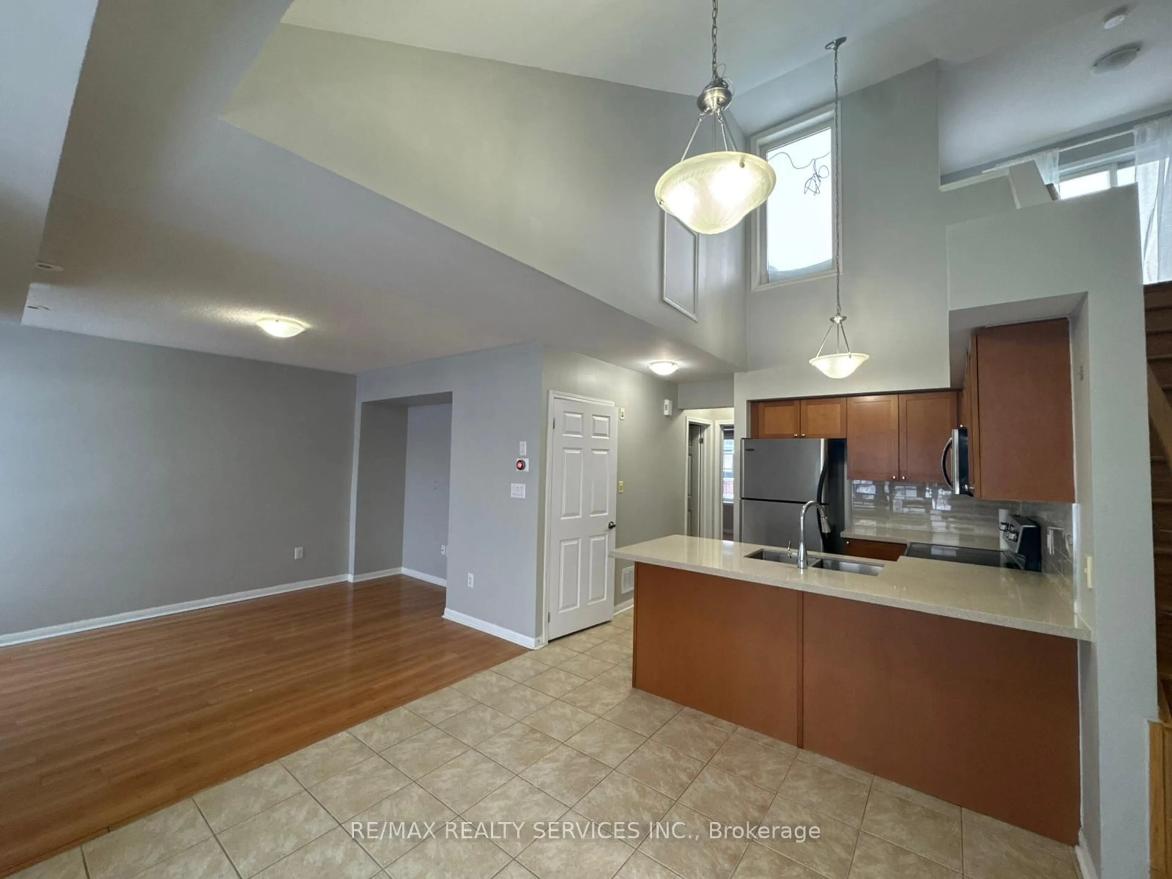 Open concept kitchen, unknown for 3032 Clayhill Rd #6, Mississauga Ontario L5B 0B1