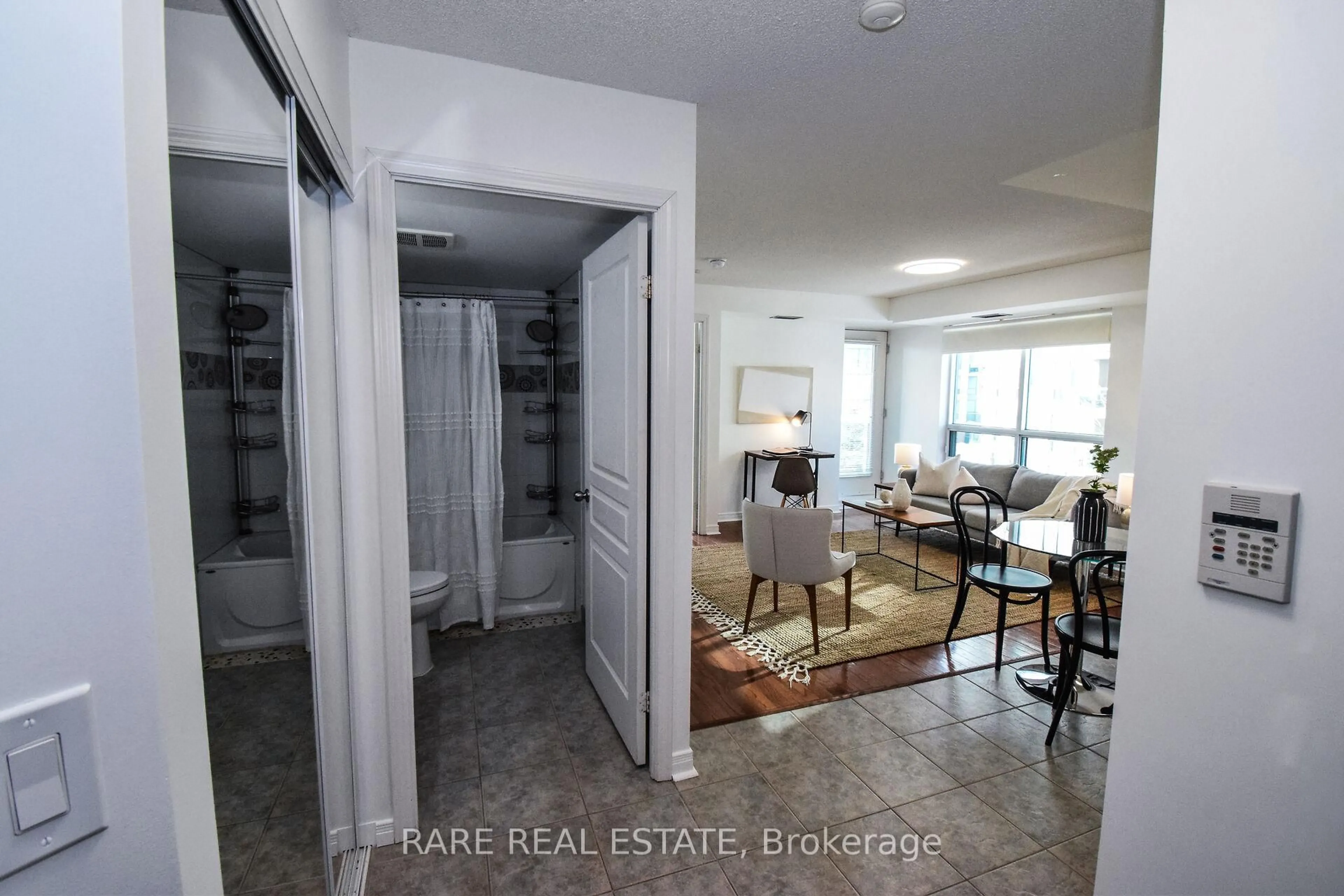 A pic of a room for 2545 Erin Centre Blvd #509, Mississauga Ontario L5N 6Z9