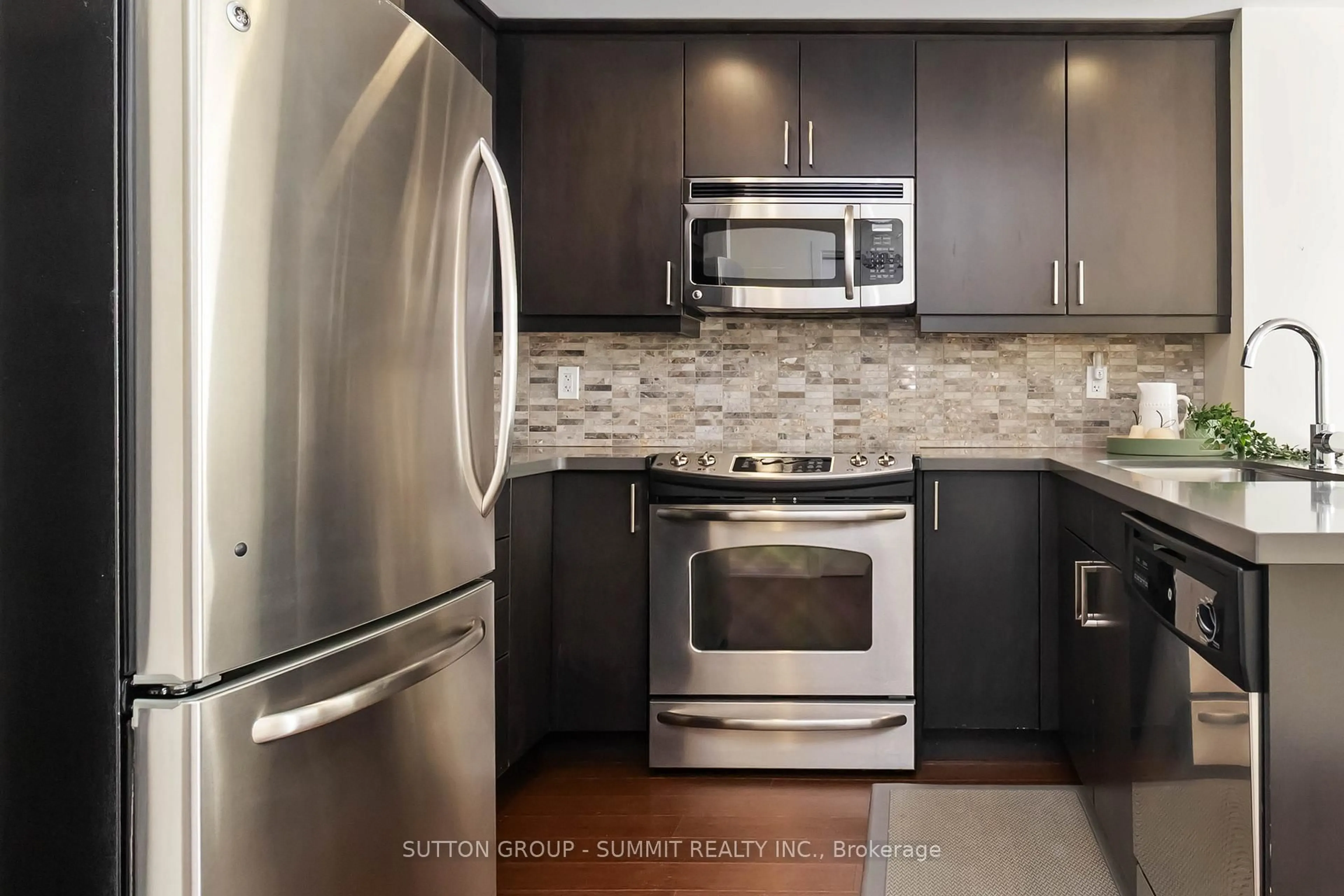 Standard kitchen, unknown for 551 Maple Ave #816, Burlington Ontario L7S 1M7