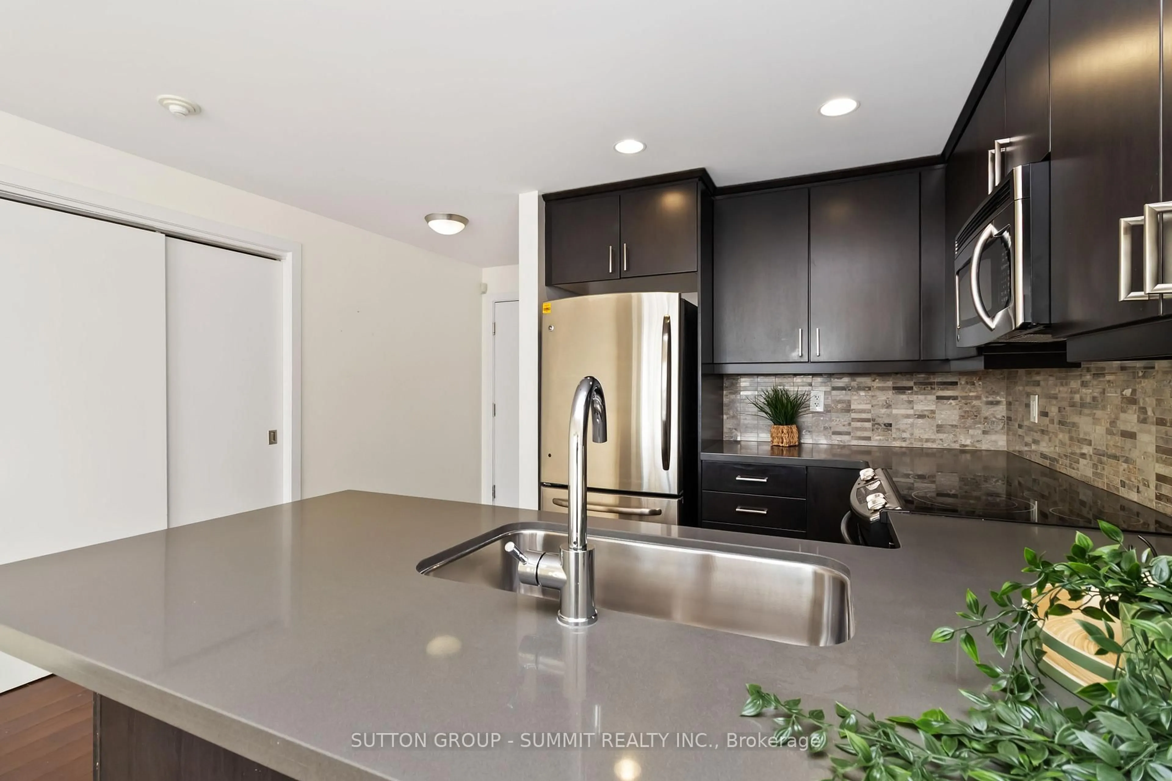 Contemporary kitchen, unknown for 551 Maple Ave #816, Burlington Ontario L7S 1M7