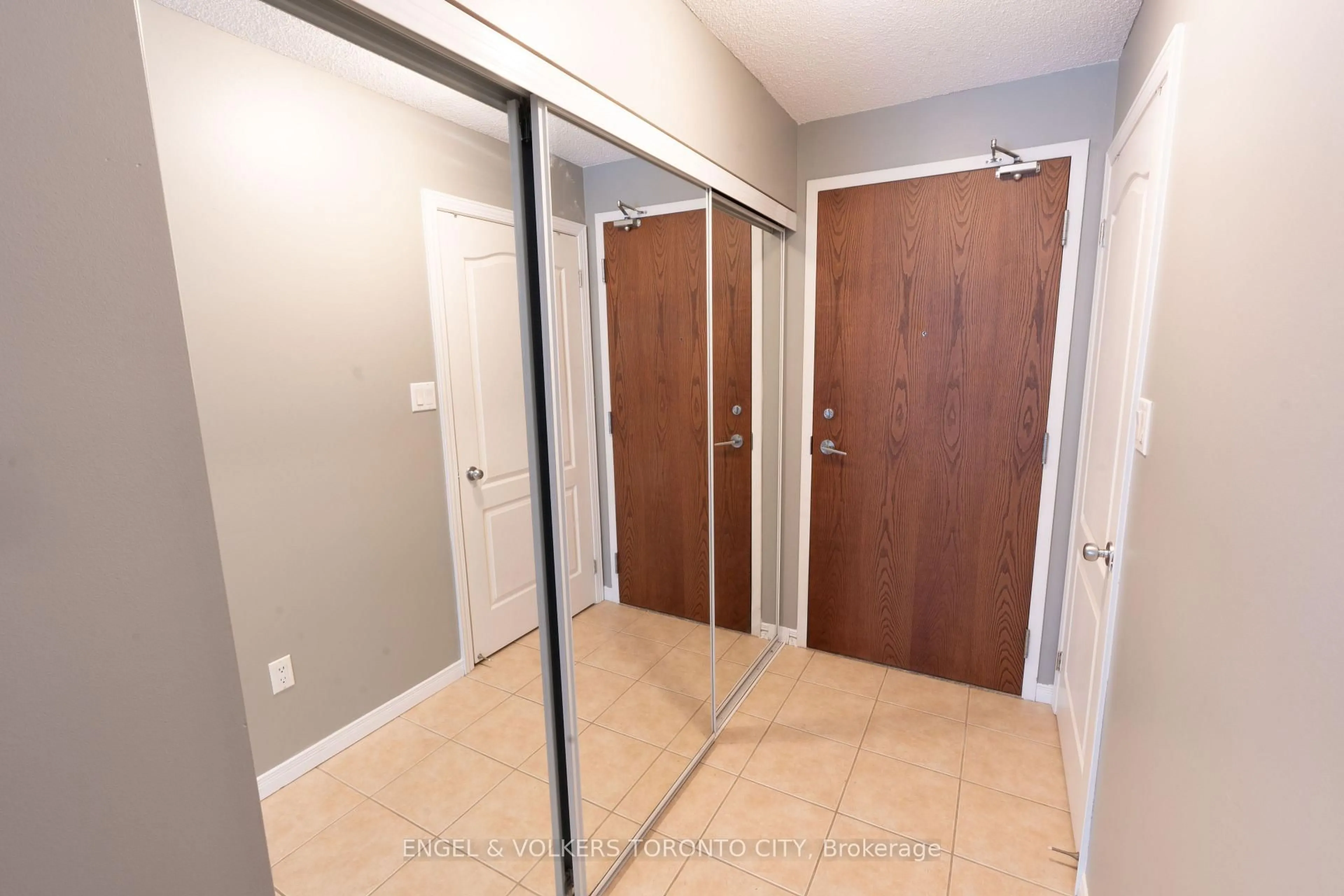 Unknown for 2772 Keele St #711, Toronto Ontario M3M 0A3