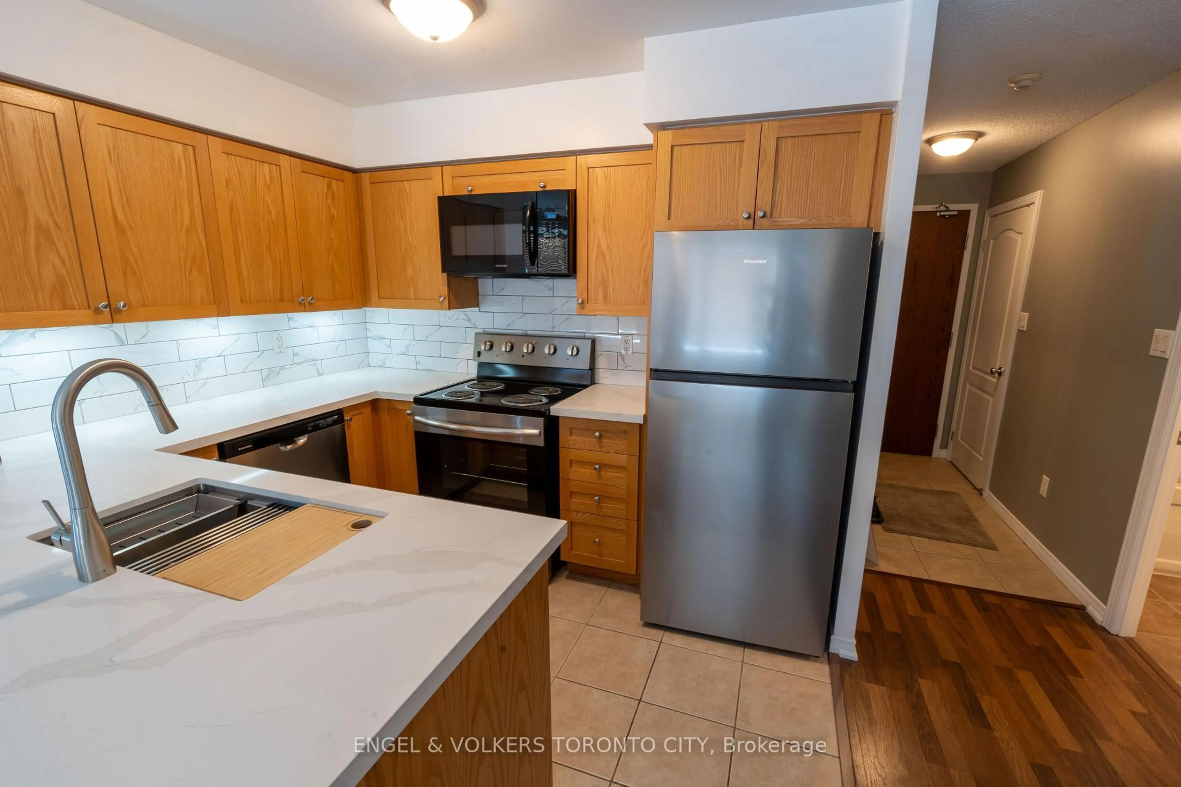 Standard kitchen, unknown for 2772 Keele St #711, Toronto Ontario M3M 0A3