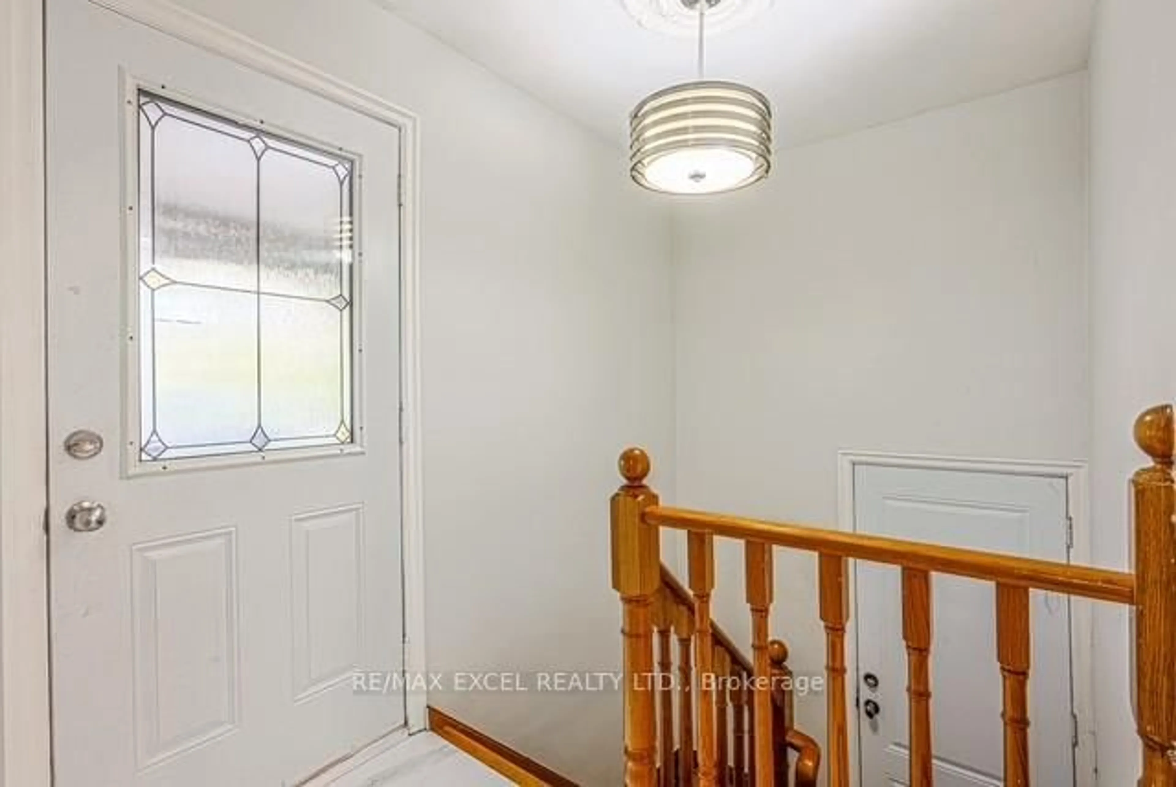 Indoor entryway for 90 Flamborough Dr, Toronto Ontario M6M 2R8